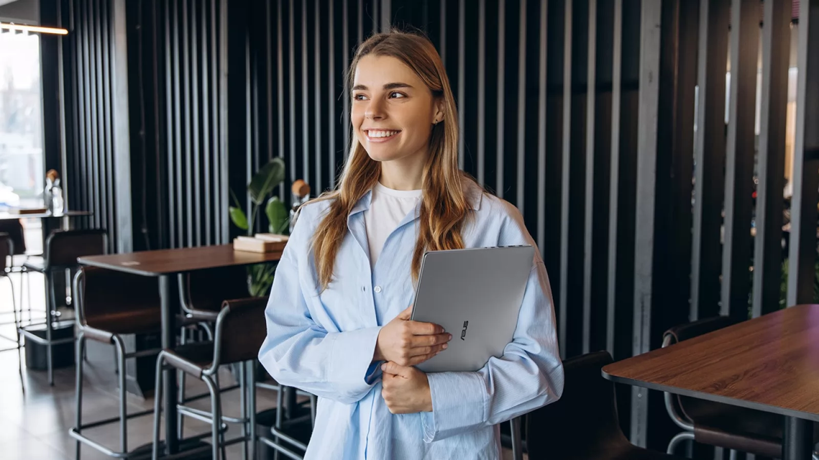 ASUS lansează în România noul laptop business ExpertBook P5, cu DDR5 și Intel Core Ultra 7