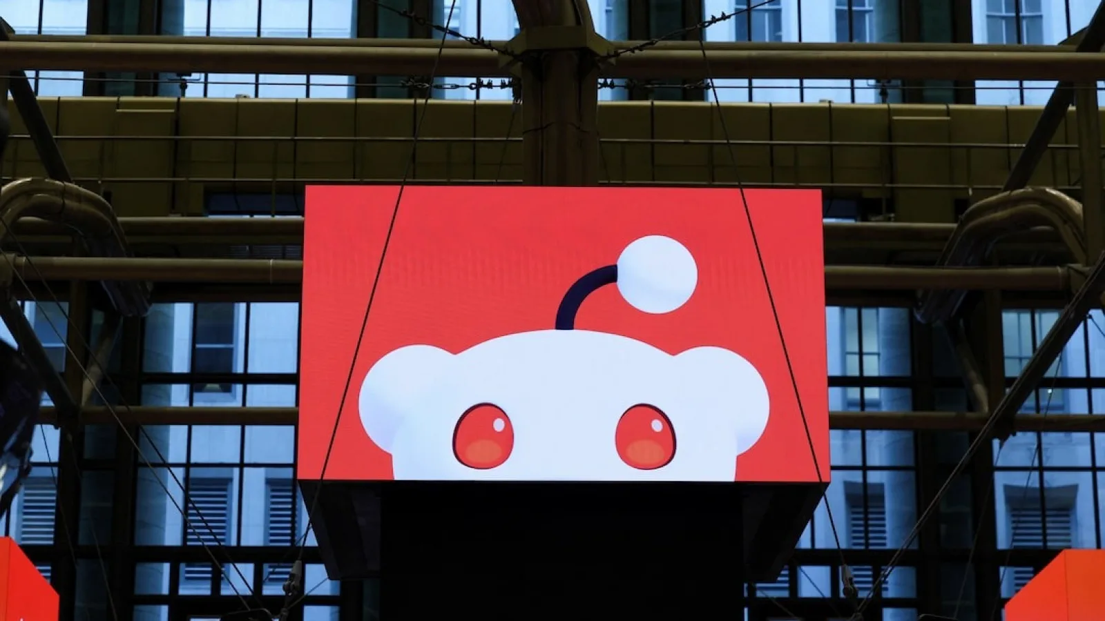 Reddit începe să marcheze conturile automate; AI-ul devine o amenințare reală pentru încrederea online