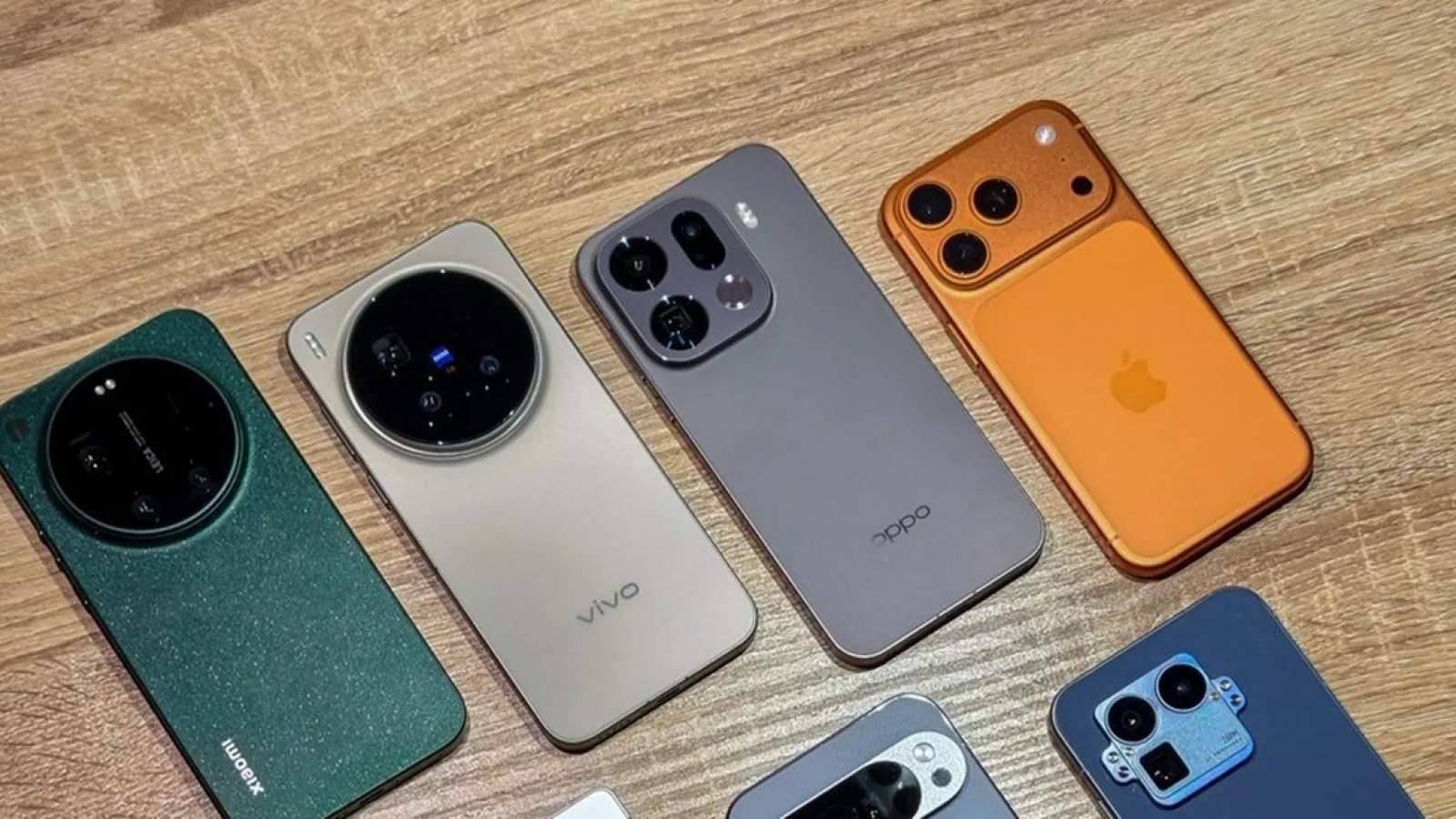 Unul din patru utilizatori de smartphone folosește un iPhone: 25% din telefoanele active la nivel global sunt Apple
