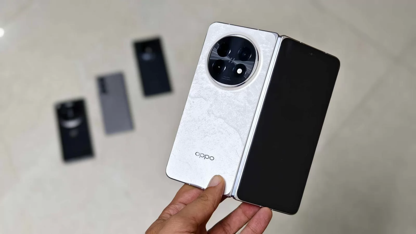 OPPO Find N6 are o cutie doldora de accesorii magnetice: unboxing foto ajuns pe web
