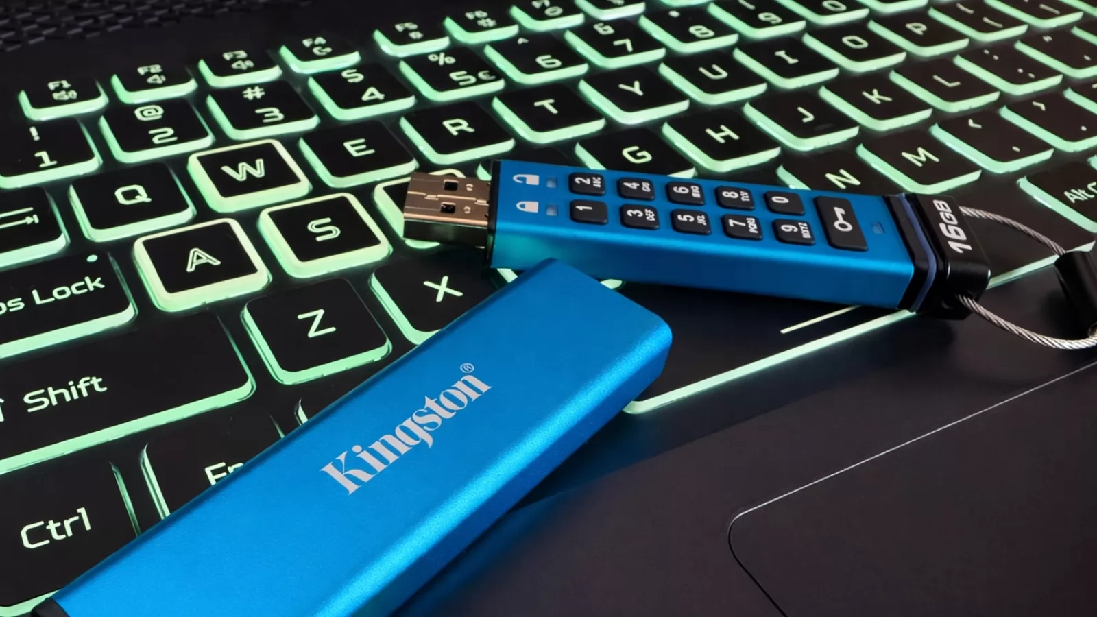 Prezentare Kingston IronKey Keypad 200: Stick-ul USB care se „autodistruge” dacă greșești PIN-ul