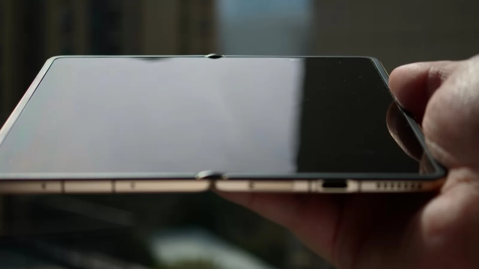 Honor Magic V6 apare în primele fotografii hands-on; Panoul pliabil promite o experiență implacabilă, fără cută vizibilă central