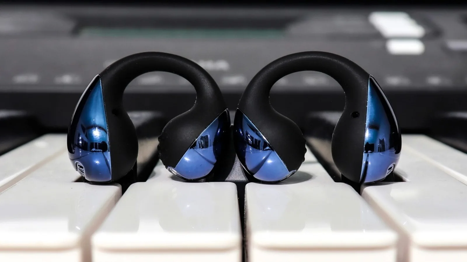E LUNI e AMAZON: Căști SoundPEATS PearlClip Pro Open Ear cu Bluetooth 5.4, 12 mm driver, IPX5 și 30 ore baterie