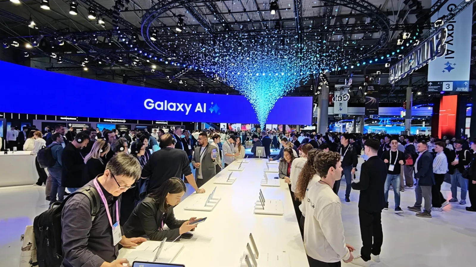 MWC 2026: Turul standului Samsung include cele mai performante device-uri ale sud-coreenilor într-un ecosistem extins, cu Galaxy AI în centrul interacțiunii