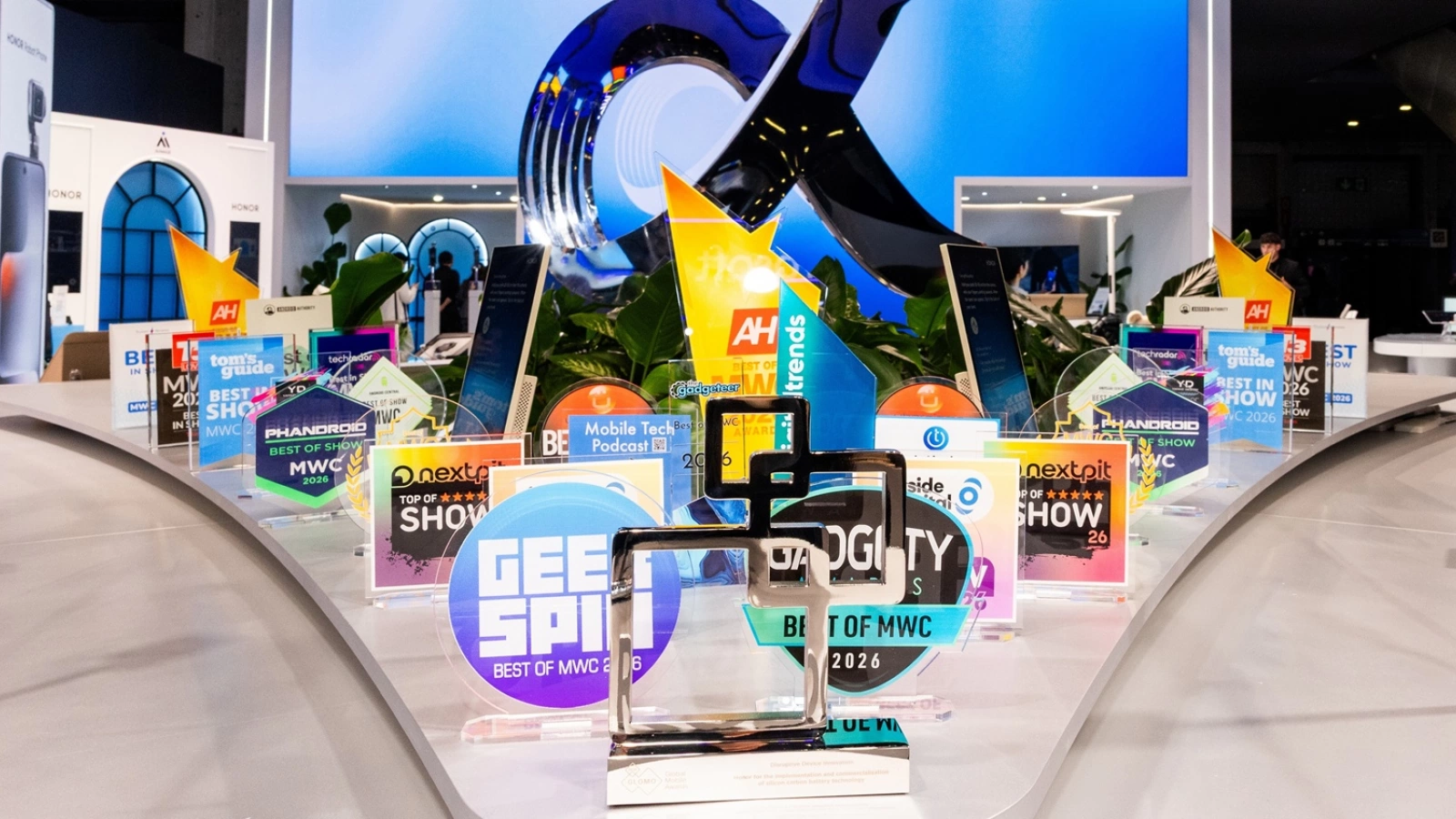 Atracțiile MWC 2026: HONOR Robot Phone și Magic V6 au obținut peste 70 de premii din partea presei