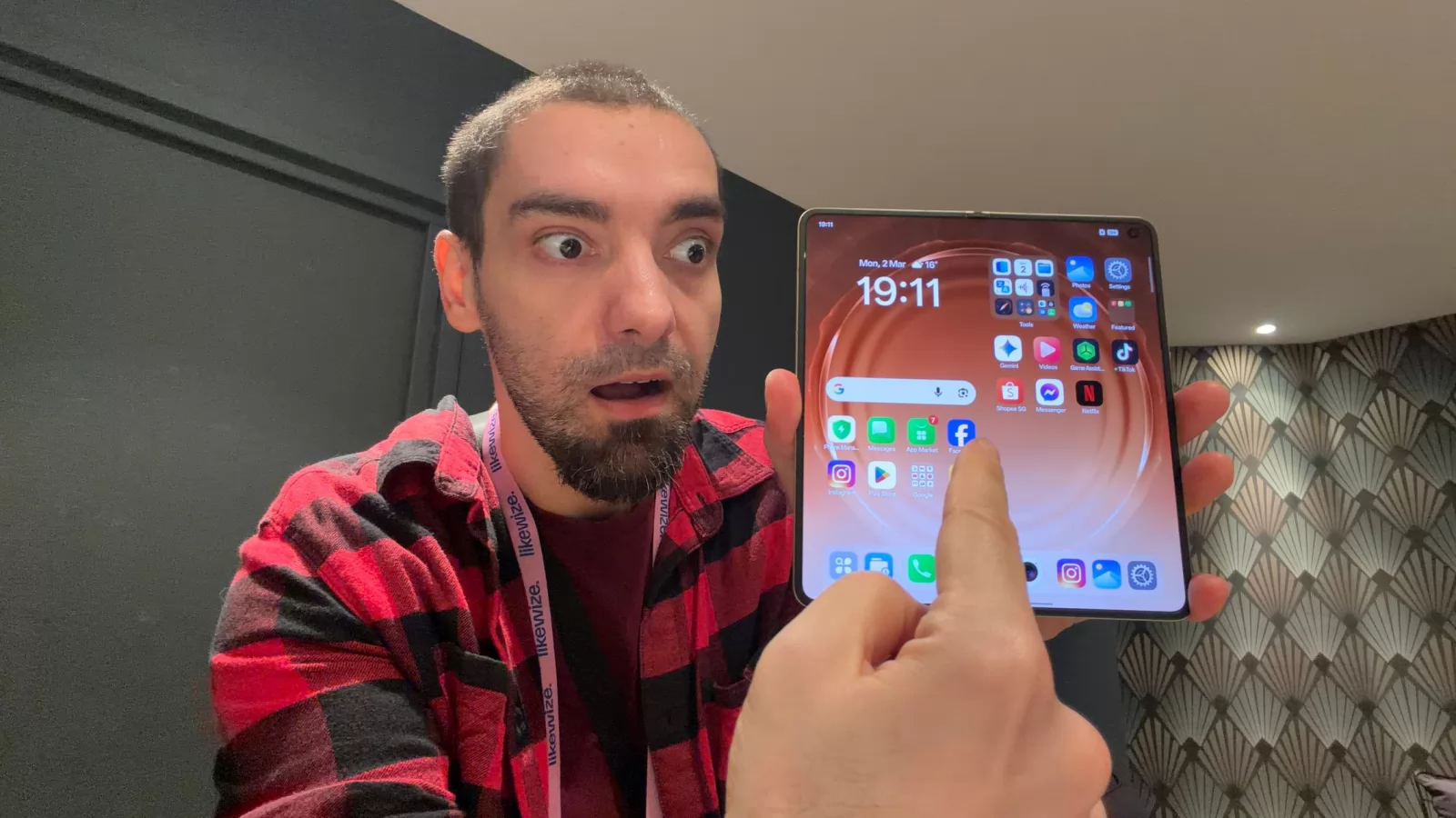 OPPO Find N6 Hands-on: Cu mâna și ochii pe noul pliabil fără cută, cameră de 200 mpx și optică Hasselblad