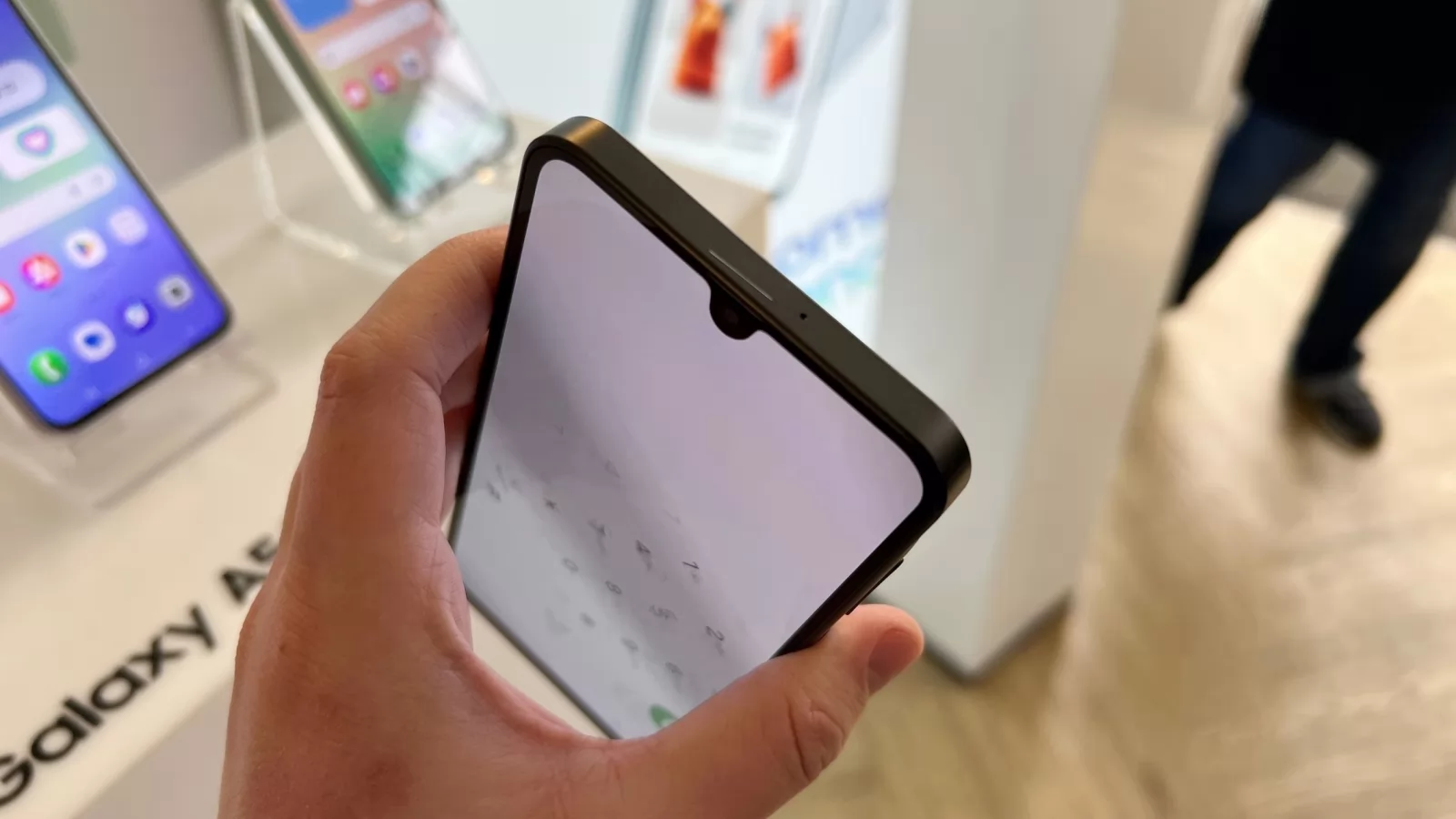 Din motive de criză, se întoarce bretonul picătură şi slotul microSD