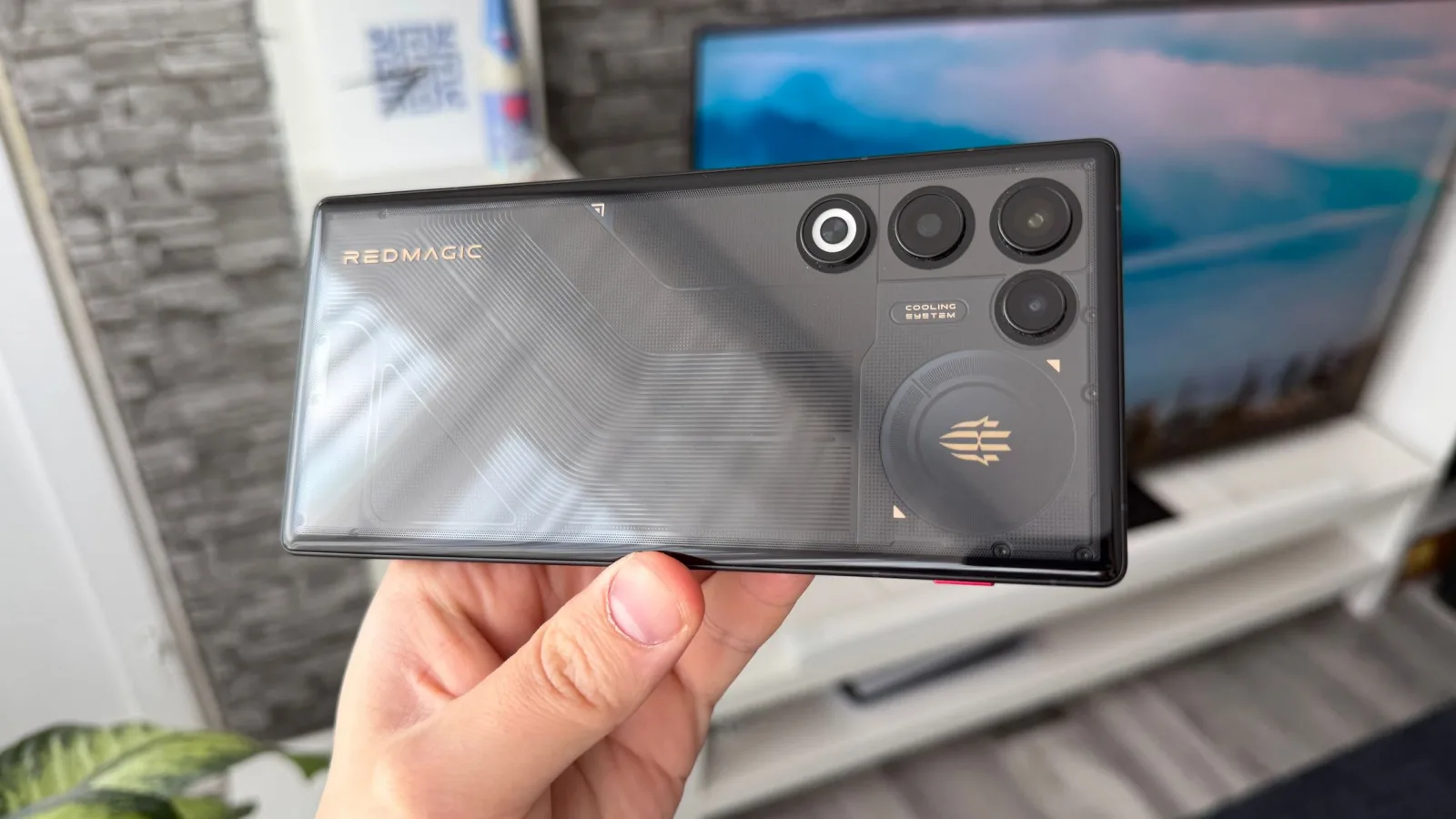 Redmagic 11 Air: Design angular de telefon Ultra, acum cu spate transparent, logo RGB, ventilator RGB