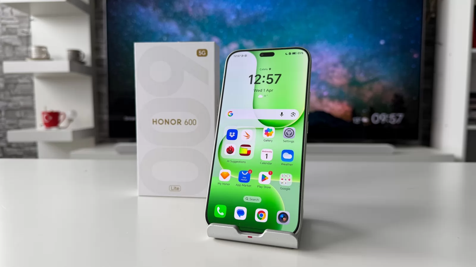 HONOR 600 Lite Unboxing: telefon cu blitz frontal, la care nu îţi pasă dacă spargi ecranul