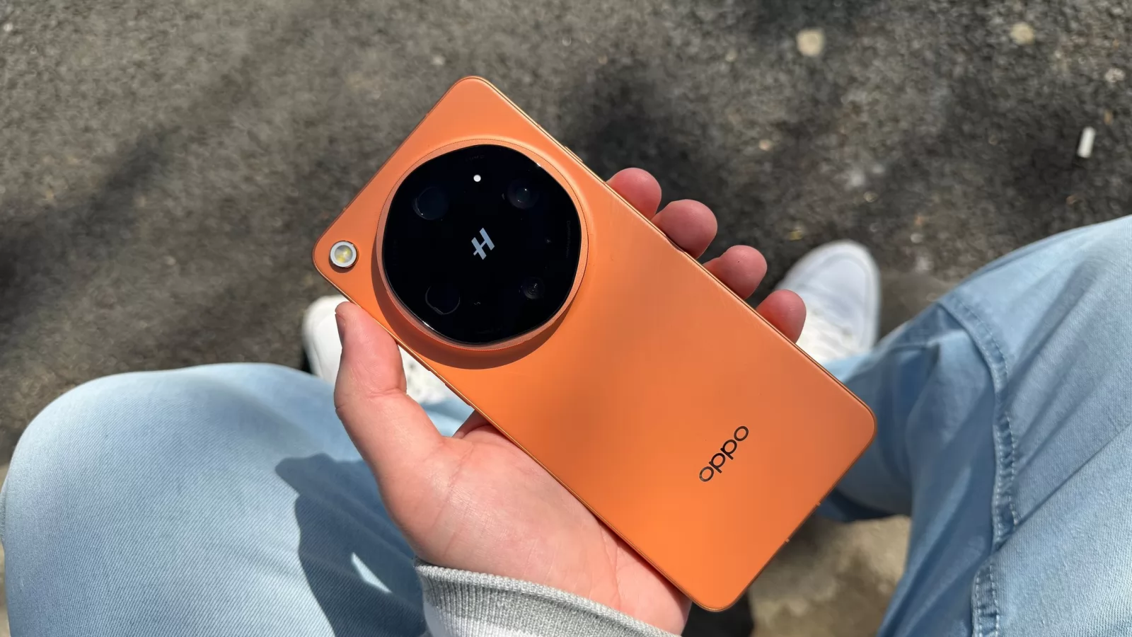 OPPO Find X9 Ultra: Design premium all-around, cu accent pe camera foto impunătoare din spate