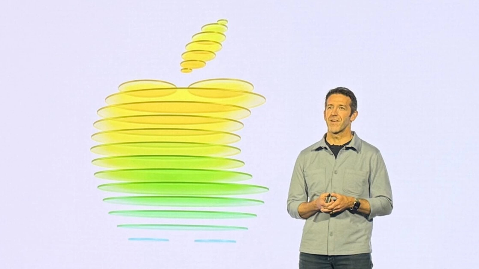Schimbare de direcție la Apple: se zvonește că noul CEO preferă Neo drept cale de urmat în defavoarea Pro