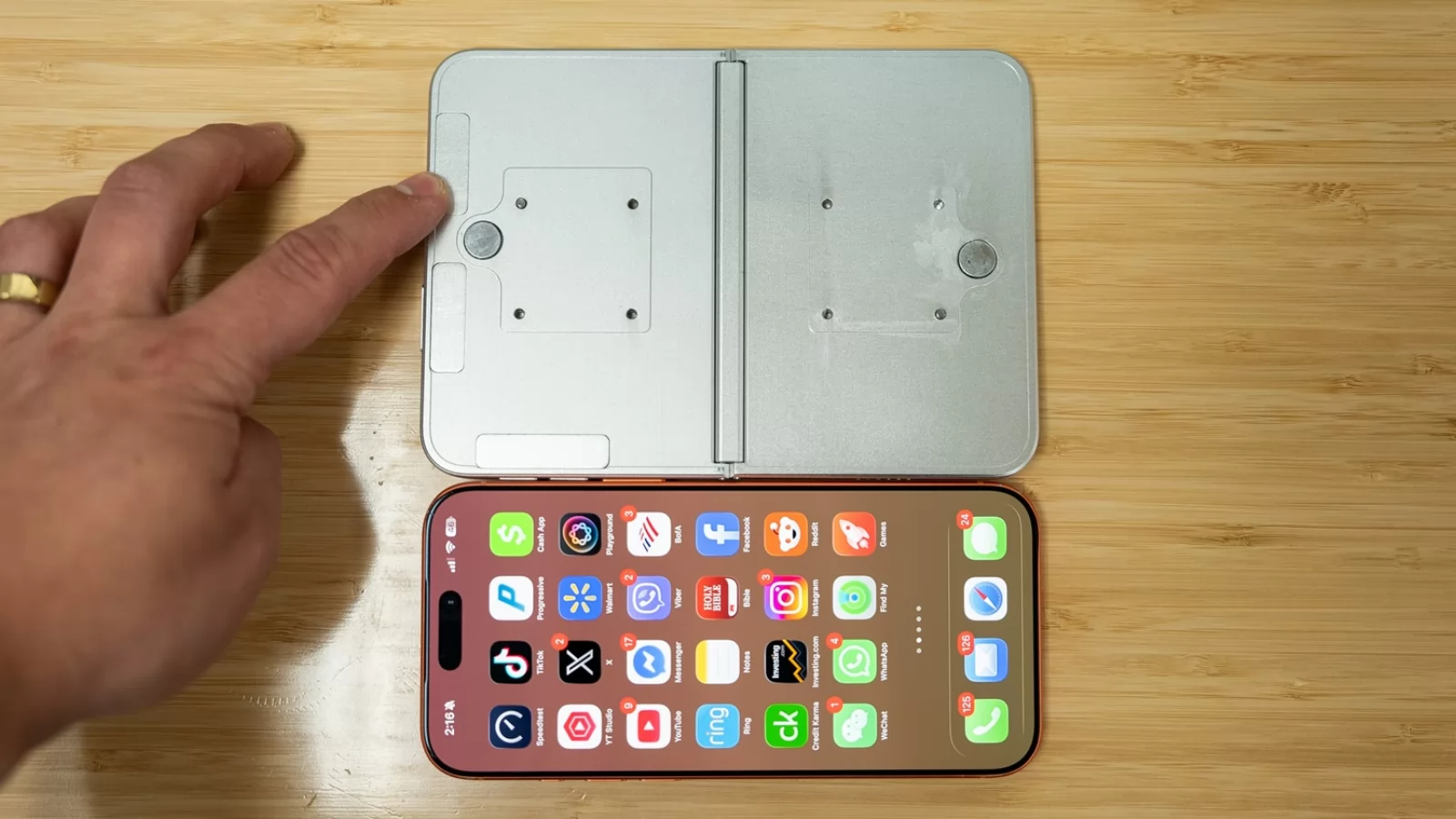 iPhone Ultra apare în noi machete dummy și e comparat cu iPhone 18 Pro / Pro Max și iPad Mini