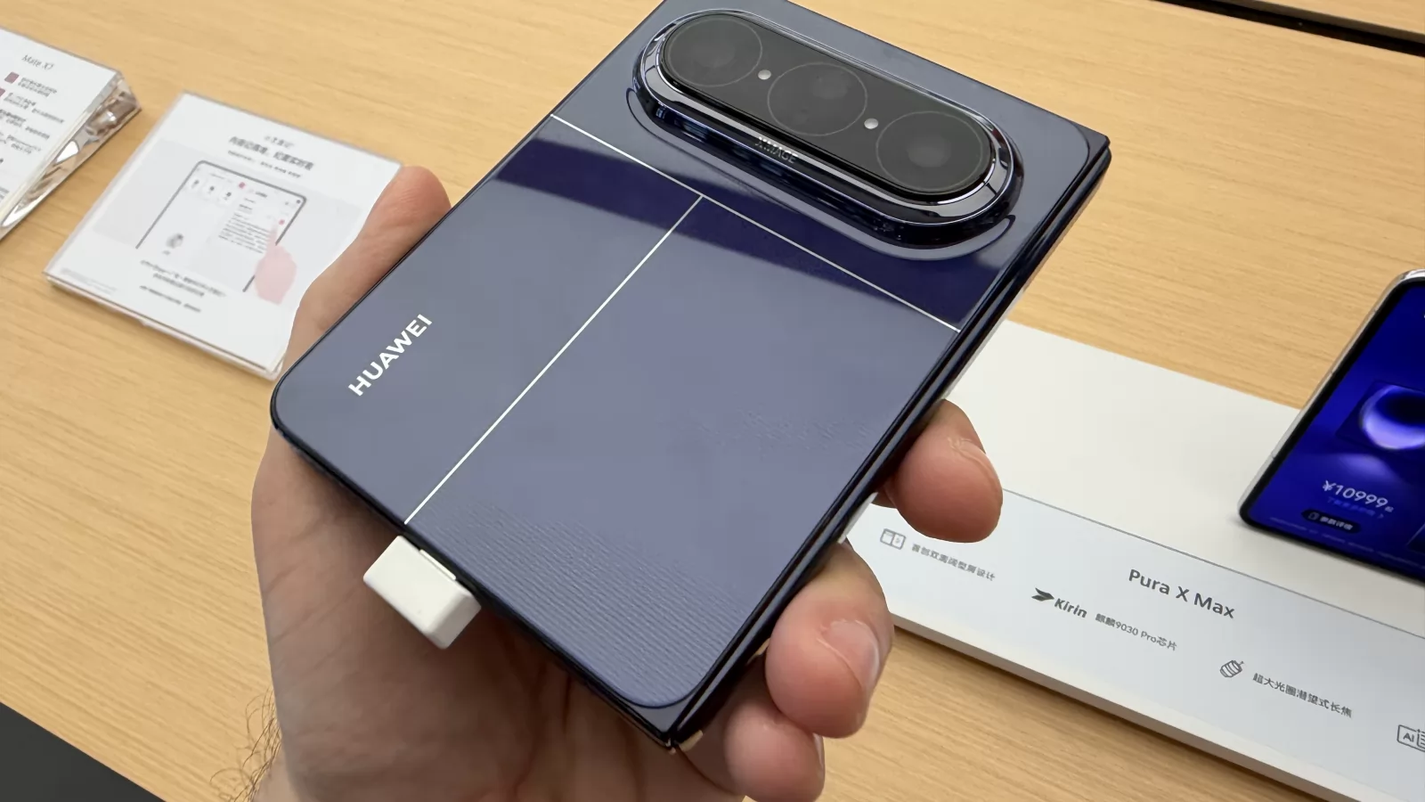 Huawei Pura X Max s-a vândut imediat; stocurile au dispărut în prima zi de la lansare