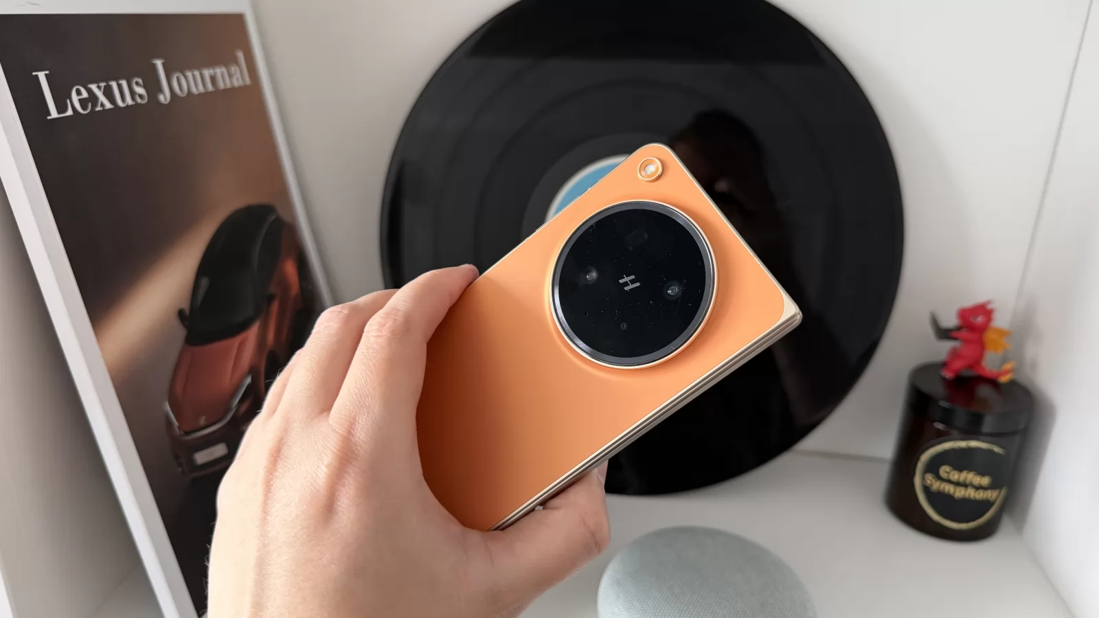 OPPO Find N6: Camera cu cea mai utilă funcţie pentru vloggeri, scenete pe Calea Victoriei, culori plăcute