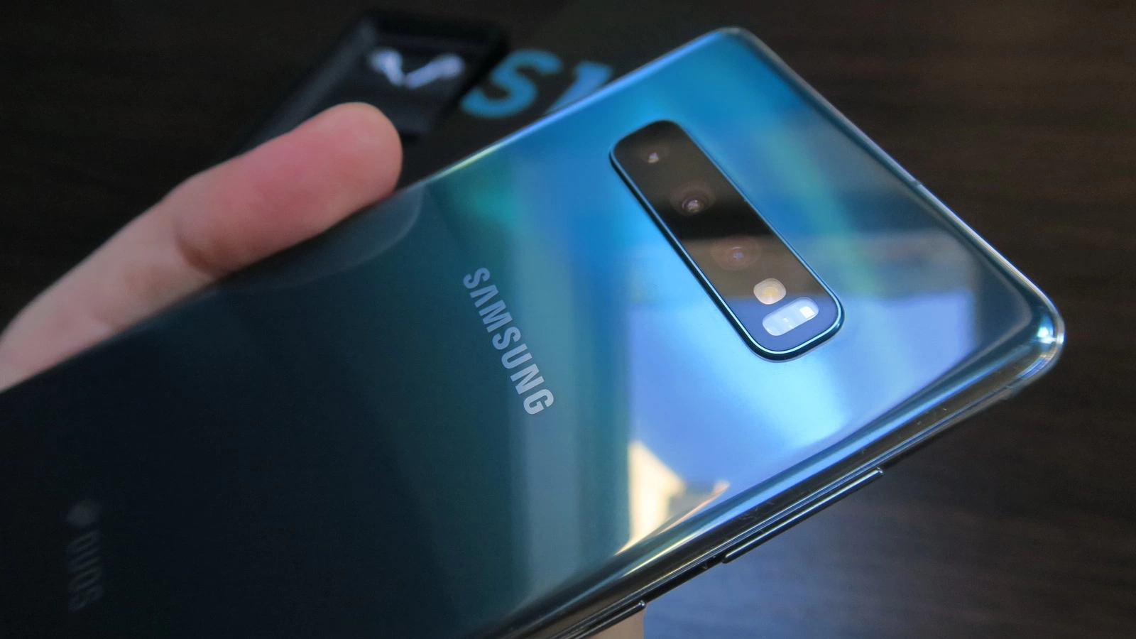   Samsung nu are nevoie să se inspire pentru Galaxy S27 - posibila redesenare a camerei vine pe fondul experimentelor proprii și al integrării Qi2