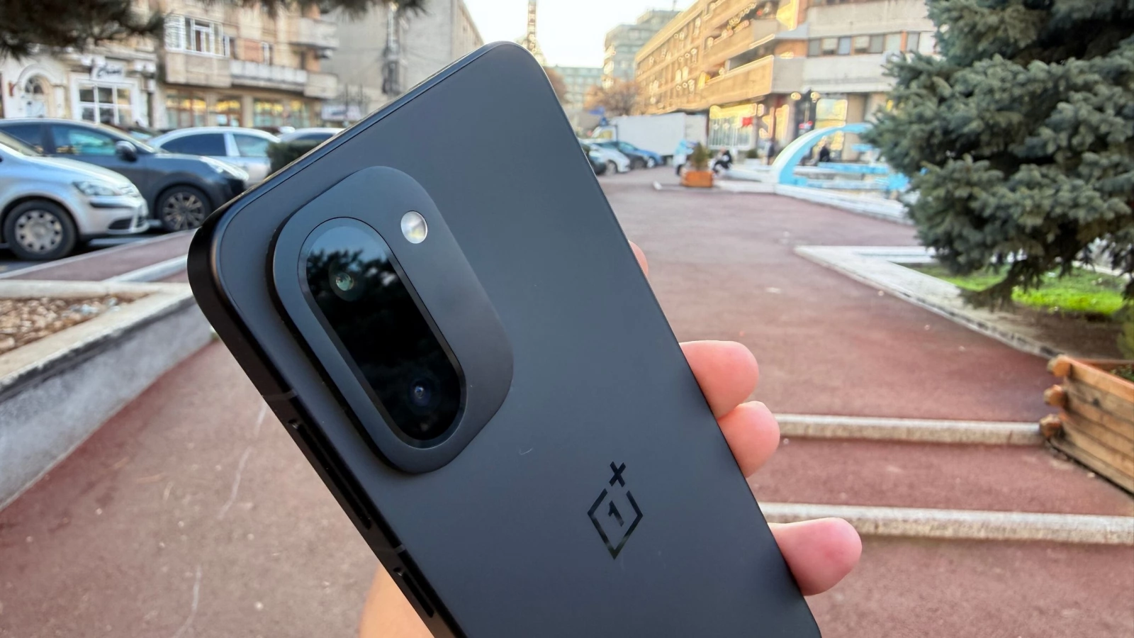 Turul Magazinelor #1594: OnePlus 15R, cel mai tentant telefon de gaming? Adidaşi sub 150 lei şi Nubia Z80 Ultra în România