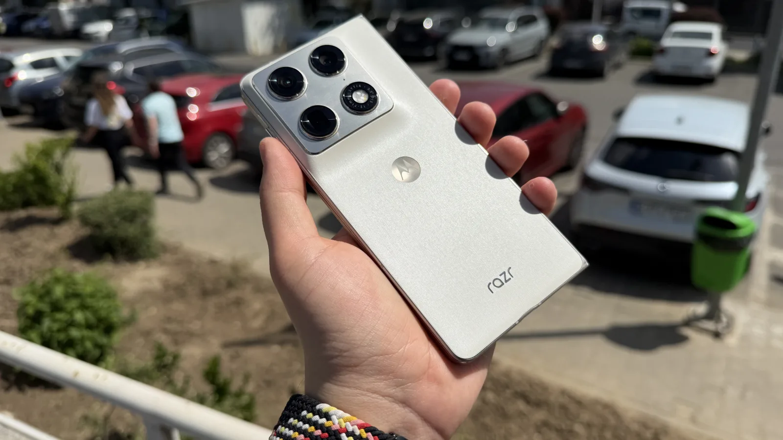 Motorola RAZR Fold: Camera transplantată de pe Moto Signature, acum supusă unui nou anotimp după testarea prin viscol și nămeți