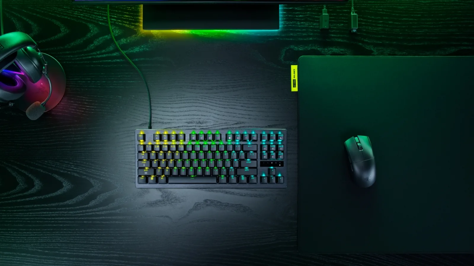 RAZER anunță Huntsman V3 Tenkeyless 8KHz, tastatura esports cu switch-uri optice analogice, HyperPolling 8000Hz