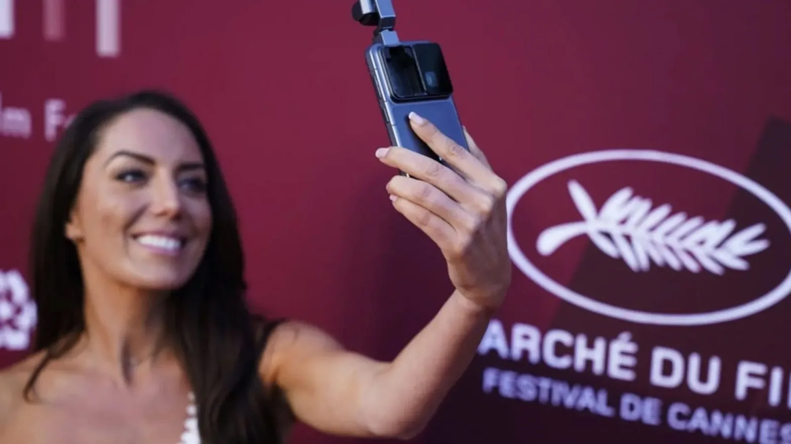 HONOR Robot Phone primeşte data de lansare şi apare la Festivalul de la Cannes