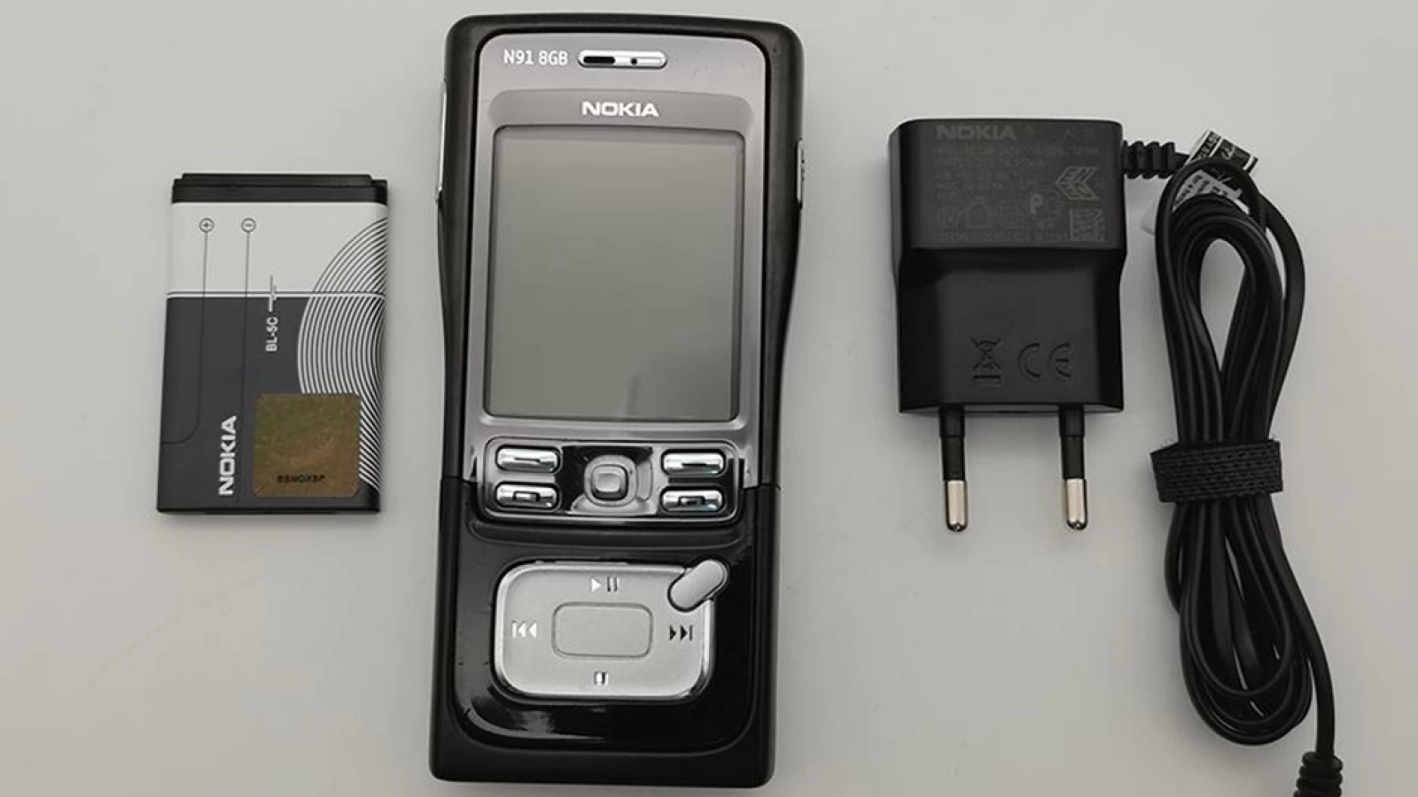 Cine își mai aduce aminte de Nokia N91, telefonul care avea un hard disk mecanic pentru stocarea muzicii?