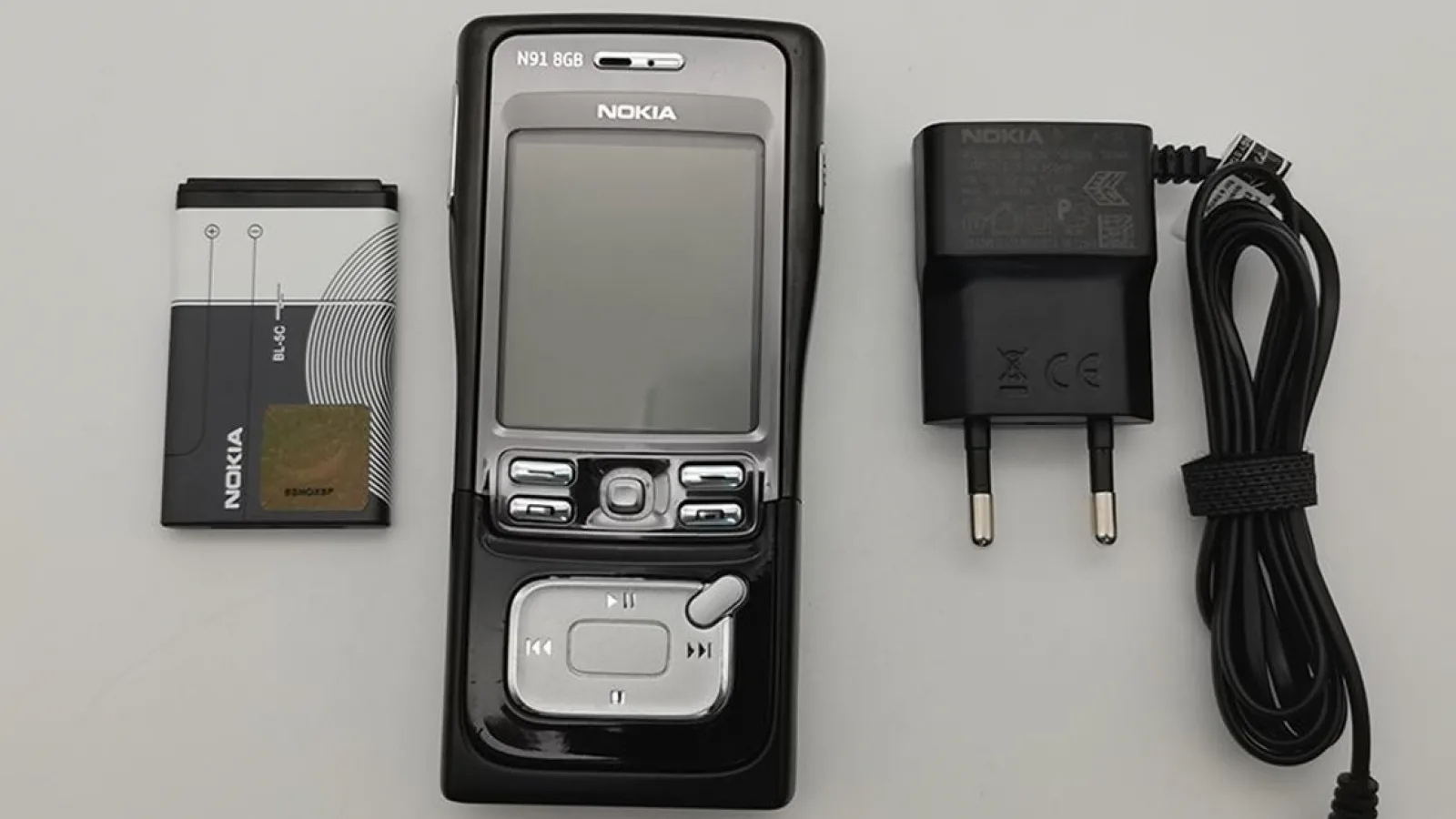 Cine își mai aduce aminte de Nokia N91, telefonul care avea un hard disk mecanic pentru stocarea muzicii?