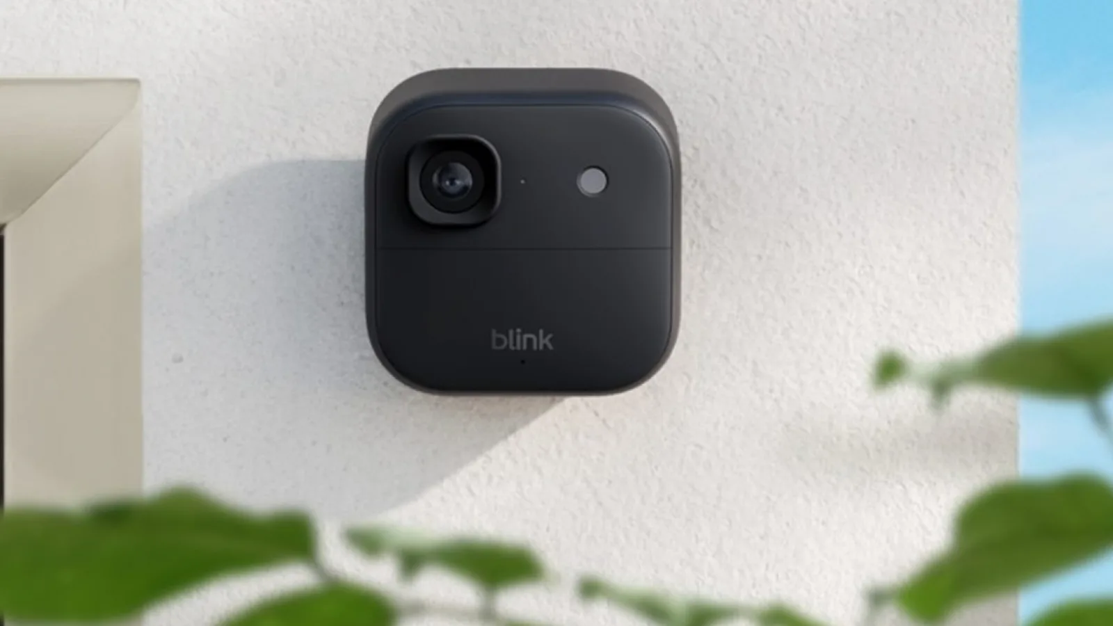 E LUNI e AMAZON: Sistem Blink Outdoor 2K+ cu 3 camere wireless și videointerfon inteligent Alexa (cu discount de 50%)