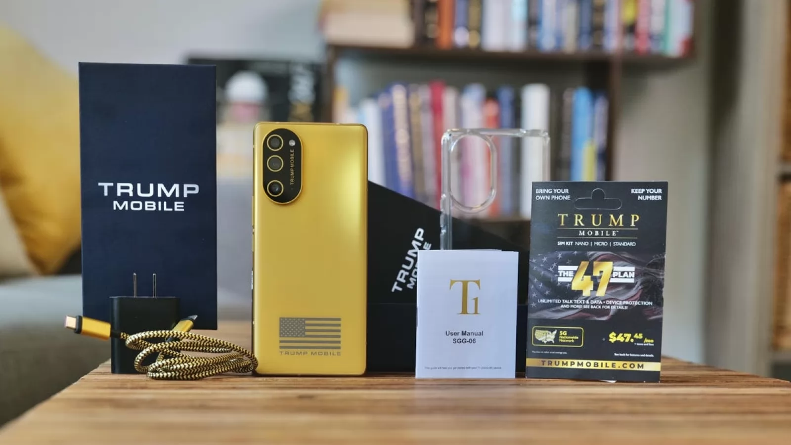 A apărut „Trump Phone”! Telefonul auriu al lui Trump ridică semne de întrebare privind livrarea și originea; Să fie un HTC rebranduit?