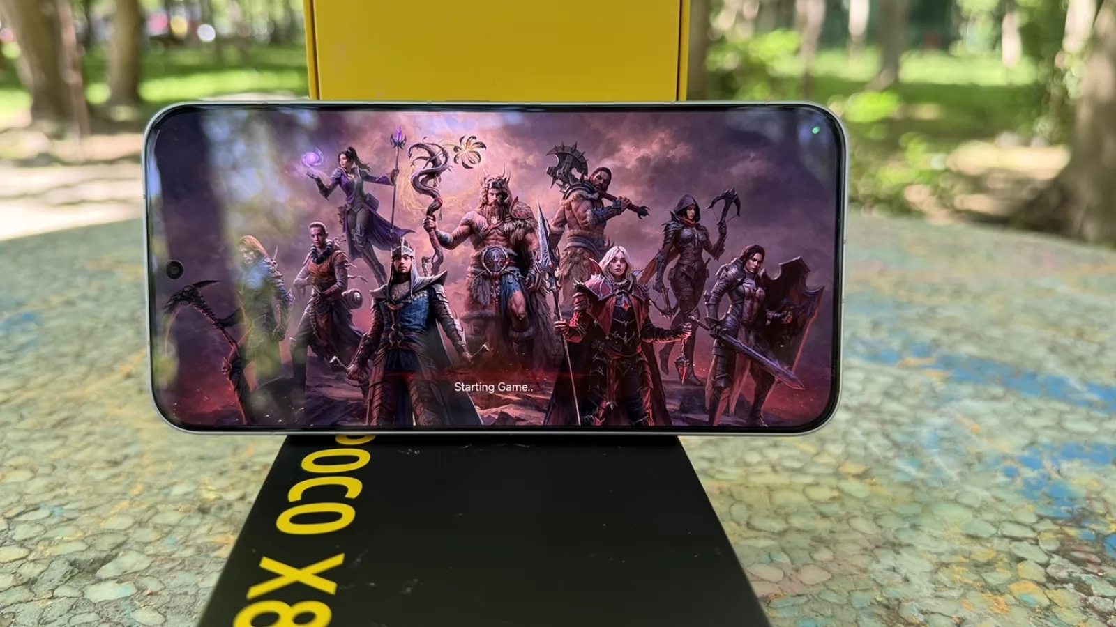POCO X8 Pro Max: Display gata de orice joc, serial Netflix, TikTok