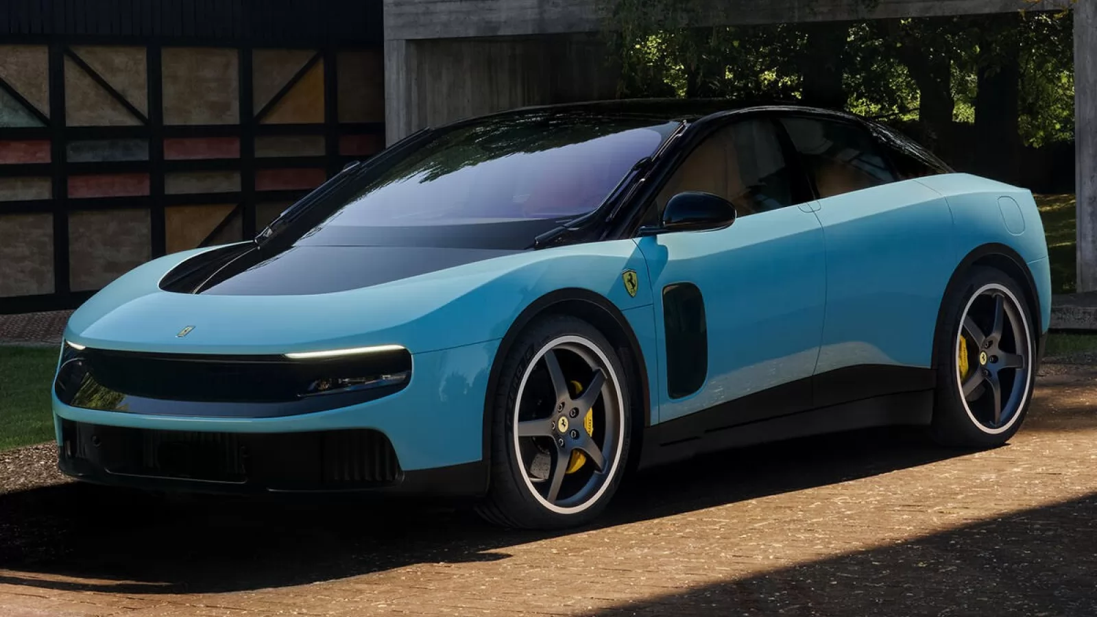 Noul Ferrari Luce nu arată deloc ca un Ferrari şi e vina lui Jony Ive; Model electric pentru familiști