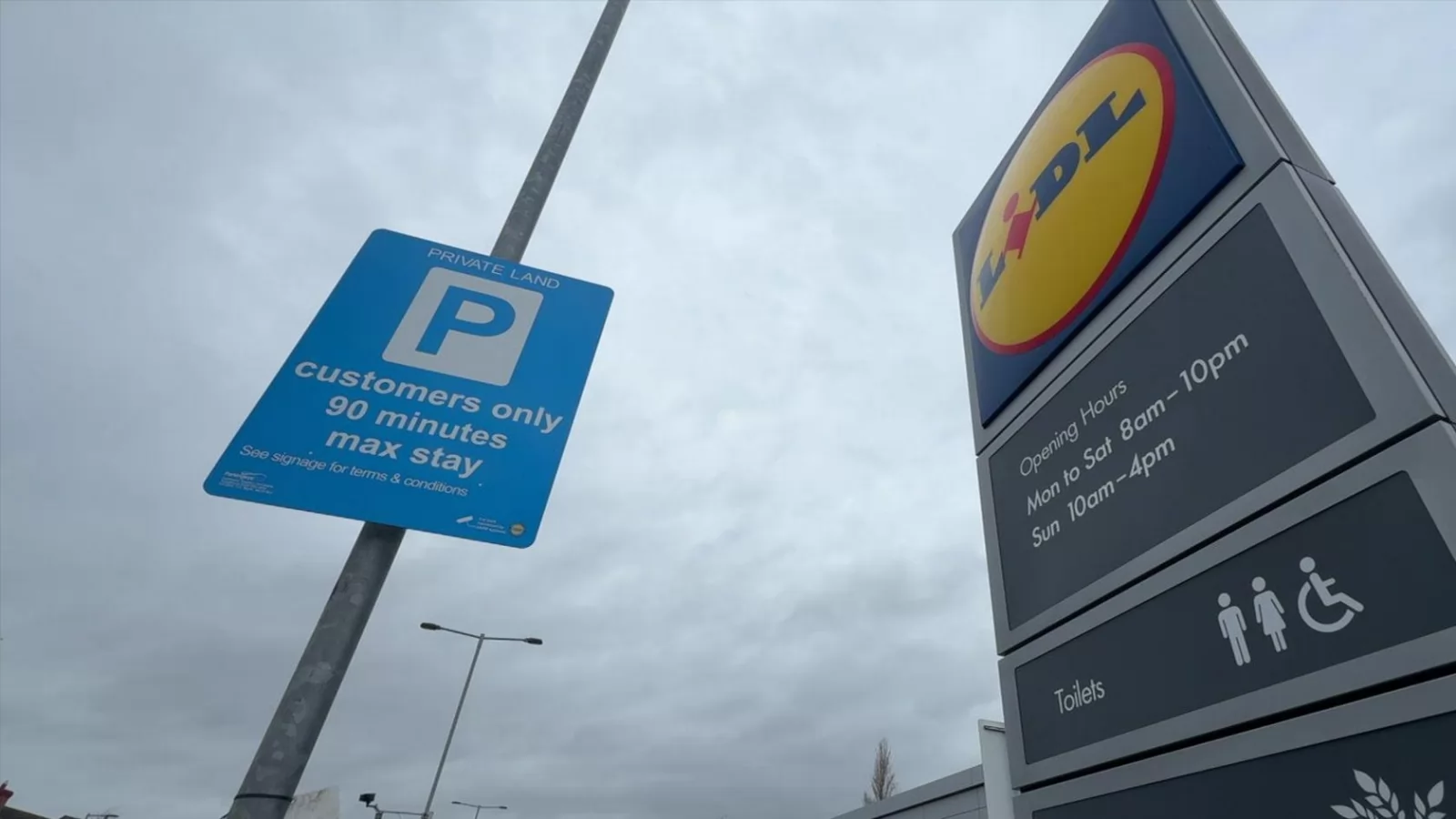 LIDL testează parcarea gratuită limitată la 90 de minute; Noul sistem ar putea ajunge și în România