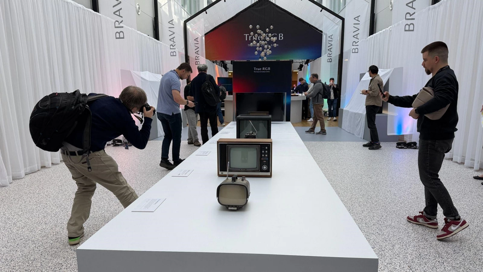 Am fost la Londra să văd cum LED-urile bat OLED-ul: Sony Bravia 9 II şi 7 II schimbă paradigma cu True RGB