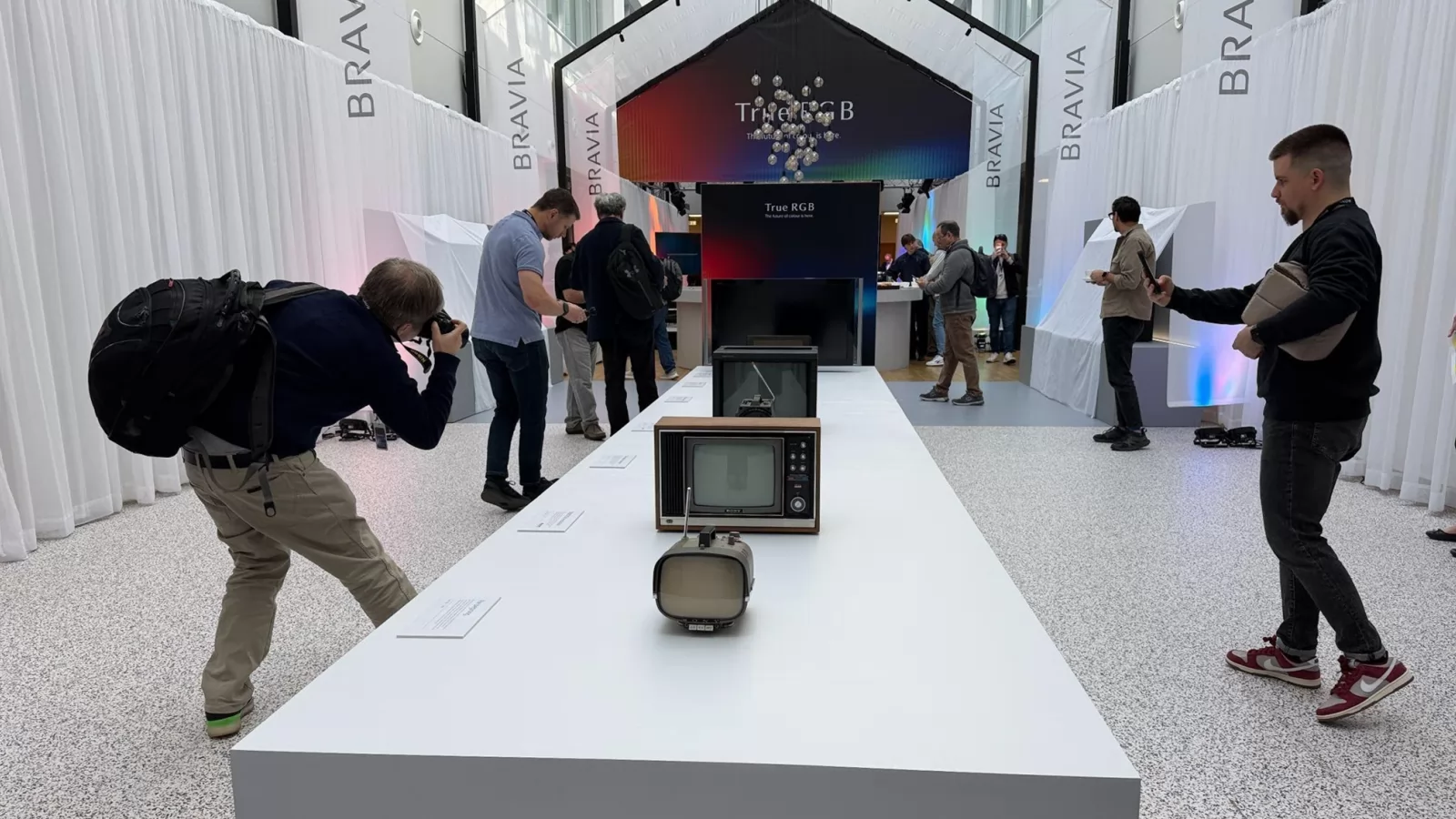 Am fost la Londra să văd cum LED-urile bat OLED-ul: Sony Bravia 9 II şi 7 II schimbă paradigma cu True RGB