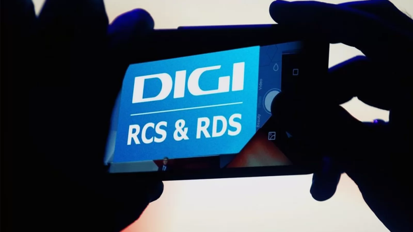 Abonații Digi cer reofertări după schimbarea tarifelor - mulți spun că nu au primit nicio propunere de retenție și analizează ofeta celor de la Orange