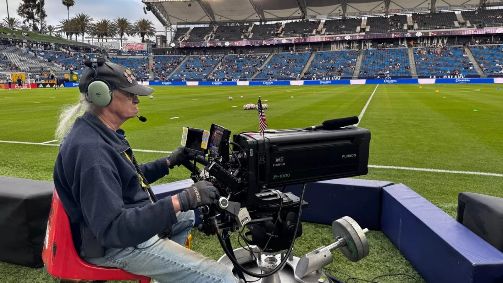 Apple a transmis un meci profesionist de fotbal filmat exclusiv cu iPhone-uri; 15 telefoane au înlocuit camerele TV clasice