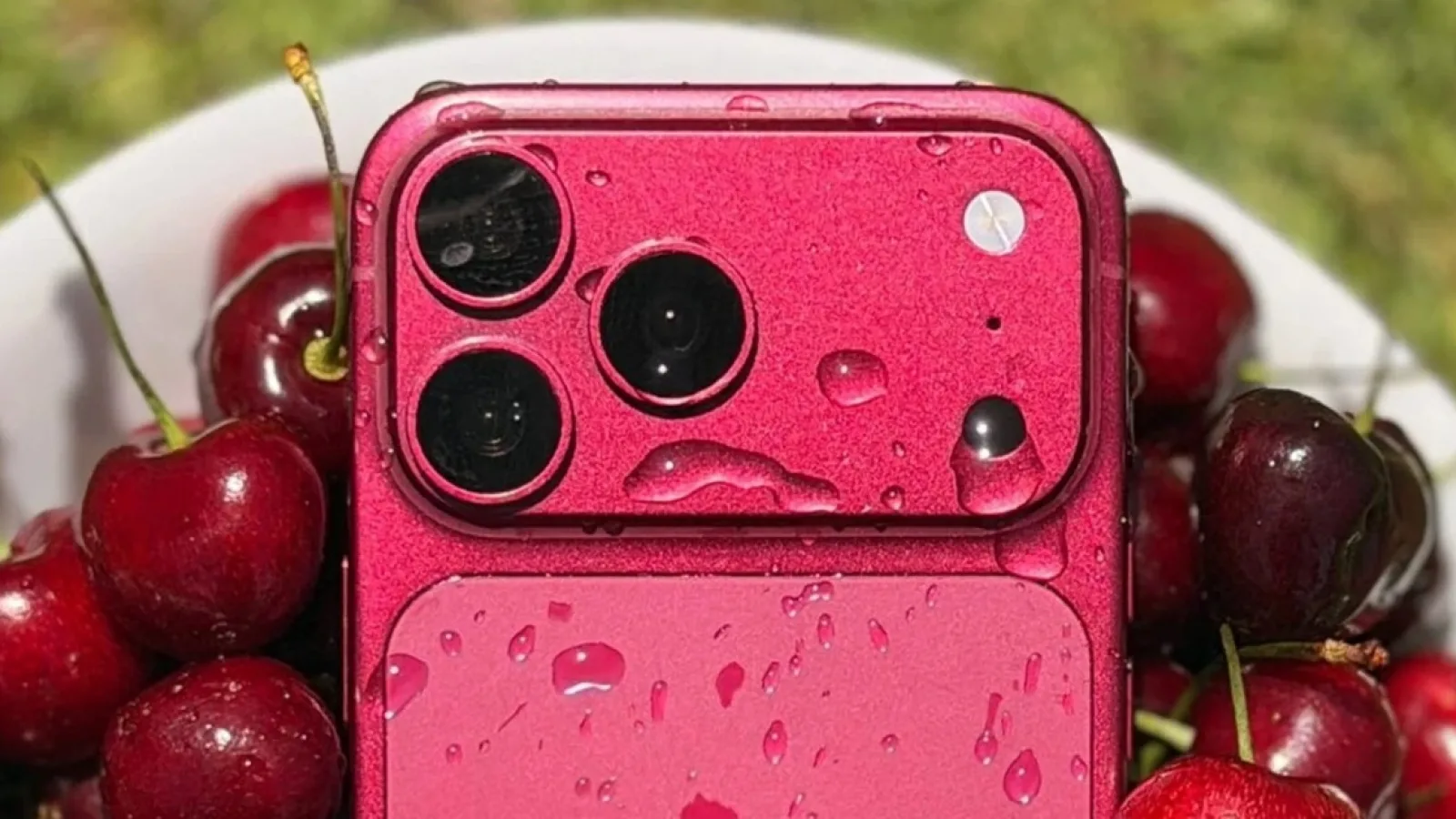 iPhone 18 Pro Max apare în fotografii realist; Noua variantă Dark Cherry atrage toate privirile