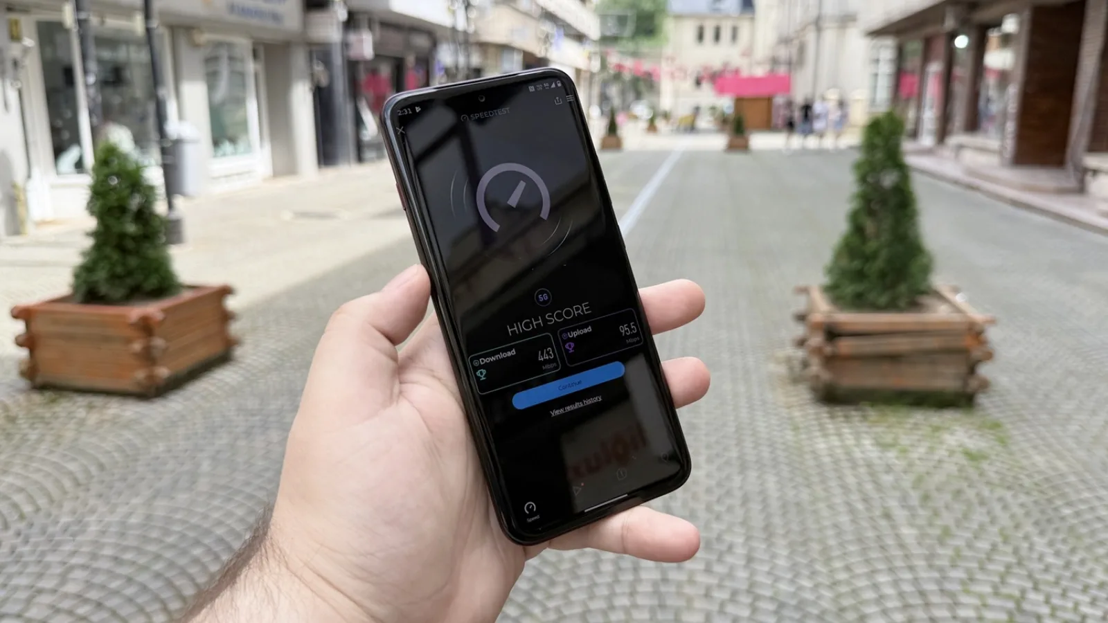 Motorola Edge 70 Pro: Conectivitate completă, cu Wi-Fi 7 foarte rapid și 5G fără emoții