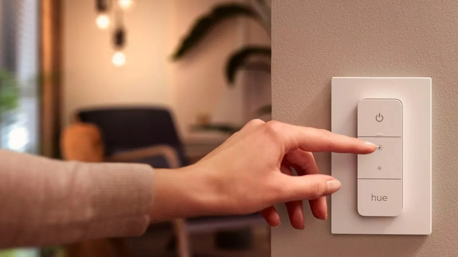 Philips Hue vine cu noi produse pentru locuința inteligentă: întrerupătoare cu fir, lămpi Play și becuri tip lumânare de nouă generație