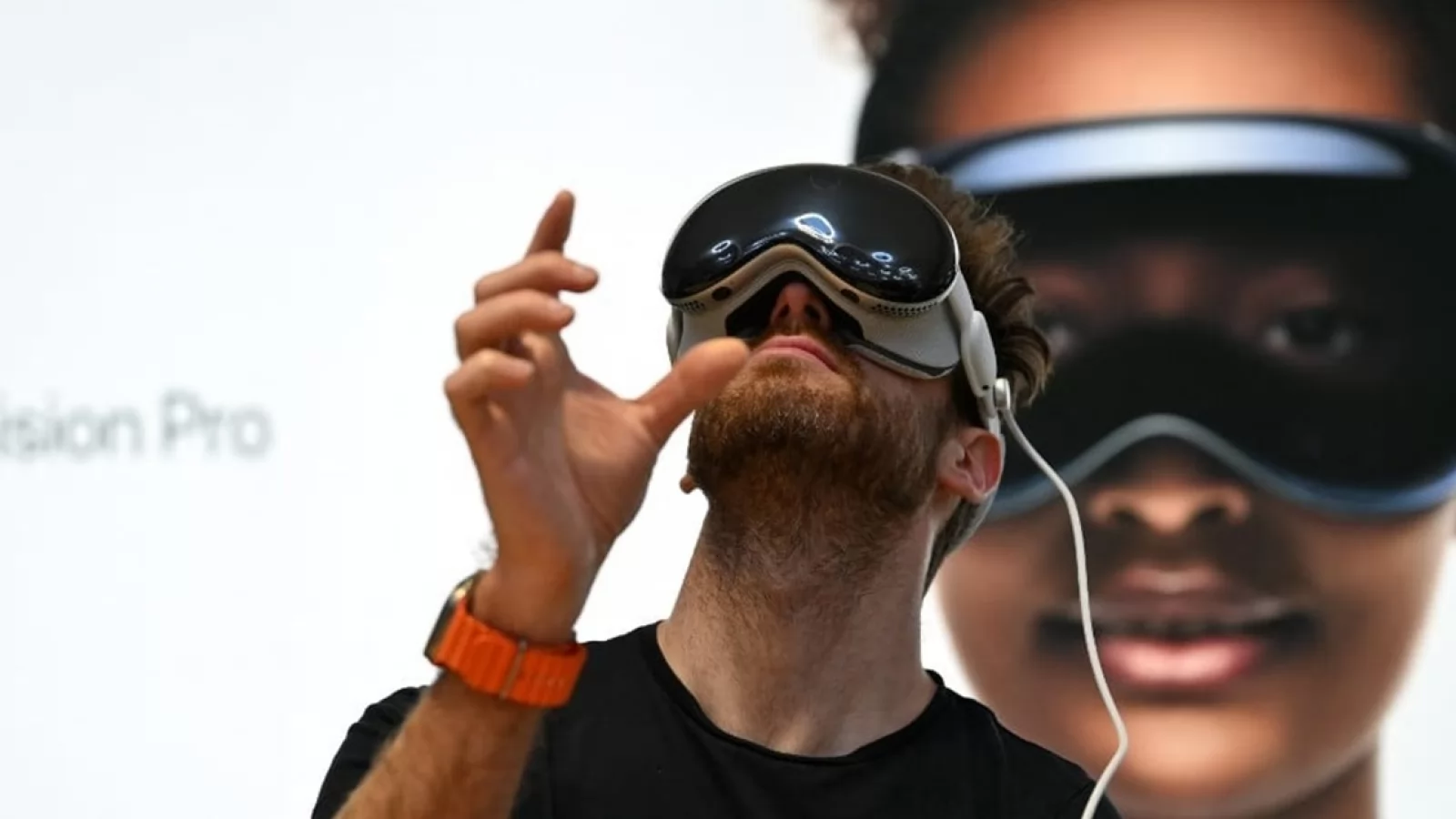 Apple schimbă macazul: ochelarii AI ar putea lua locul unui Vision Pro mai ieftin și ar intra direct în lupta cu Samsung