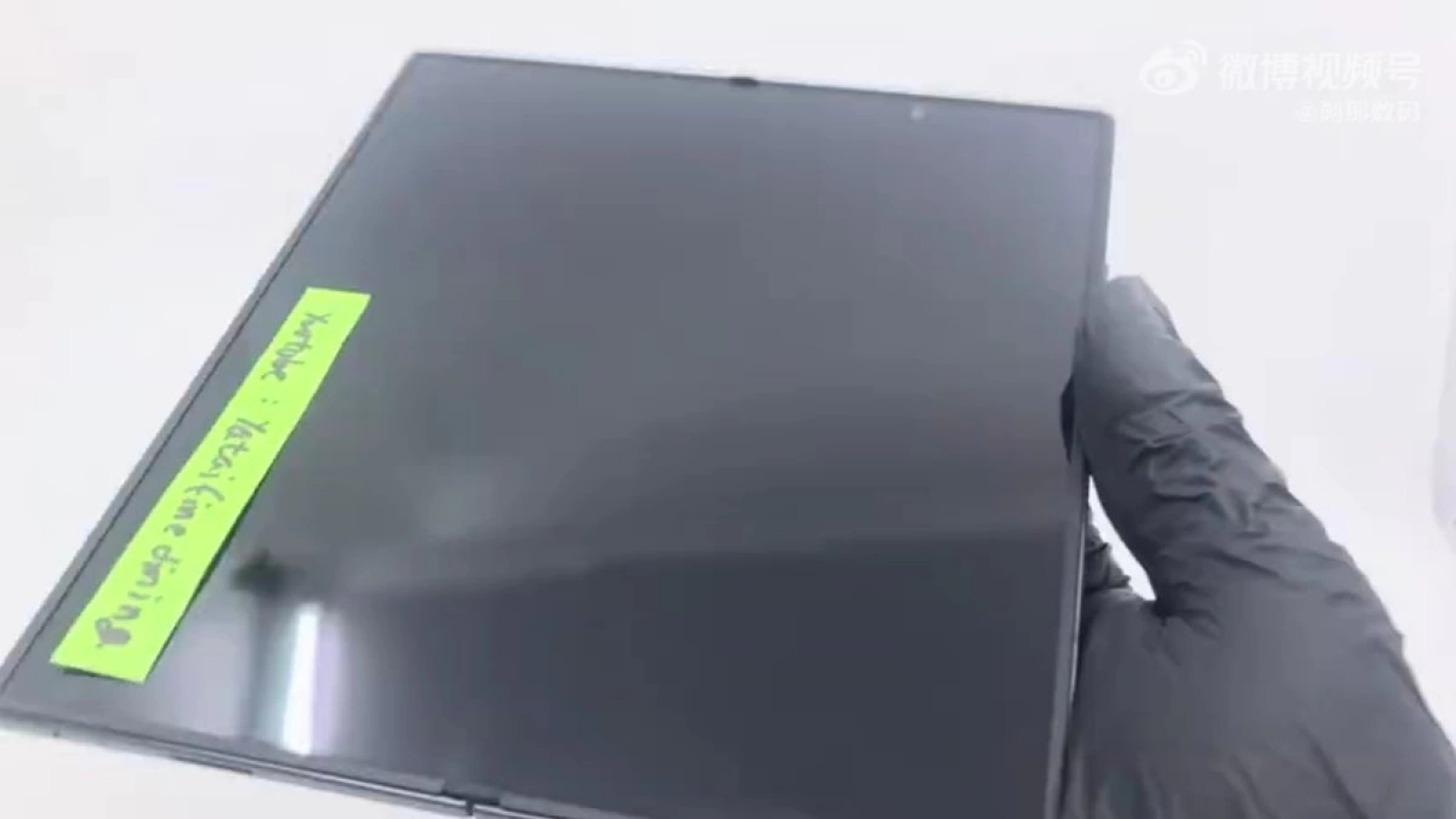 Samsung Galaxy Z Fold8 Ultra apare într-un clip hands-on înainte de debut! Ecran fără cută și un nou mecanism de pliere