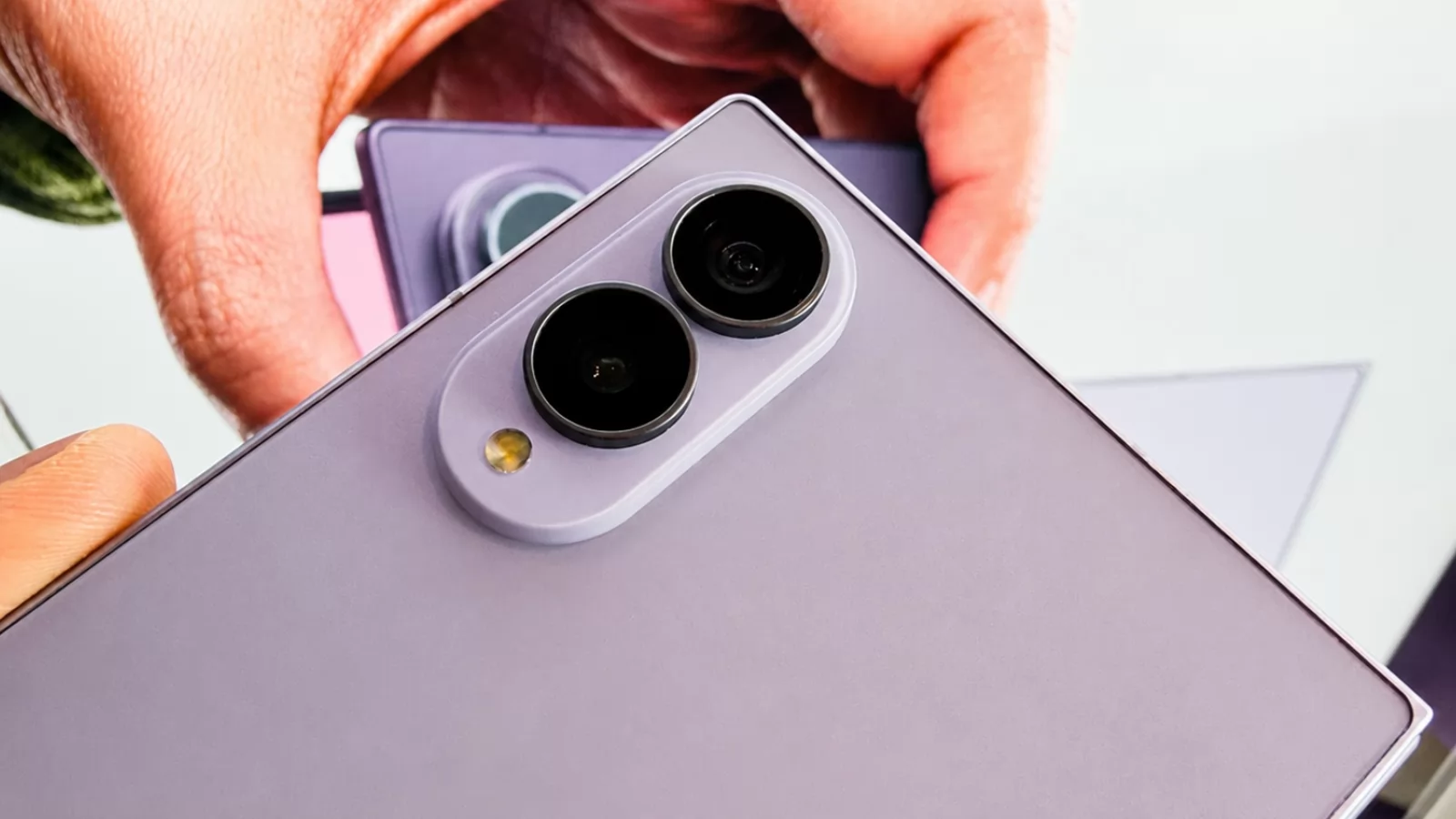 Samsung Galaxy Z Fold8: Camera care nu te face să plângi după zoom optic, Centrul Vechi prin lentile de pliabil