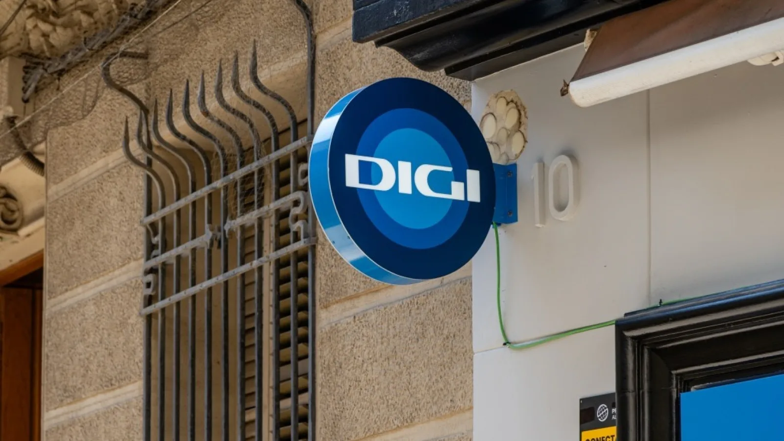Digi conduce piața mobilă, dar îi lipsește încă o piesă: conexiunea directă la satelit