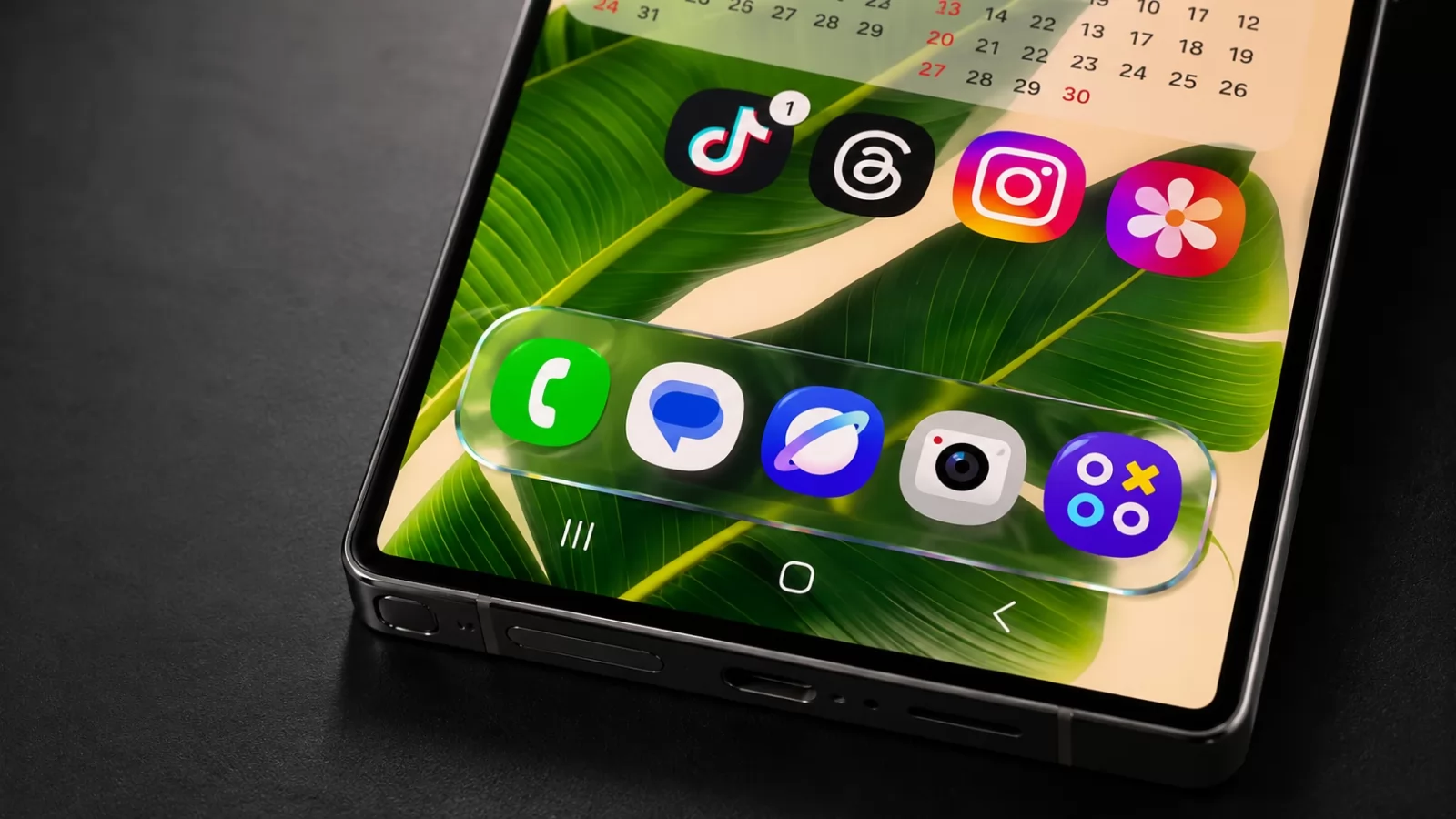 Cum faci One UI să arate ca din sticlă: trucul din spatele clipului viral cu Galaxy S25 Ultra