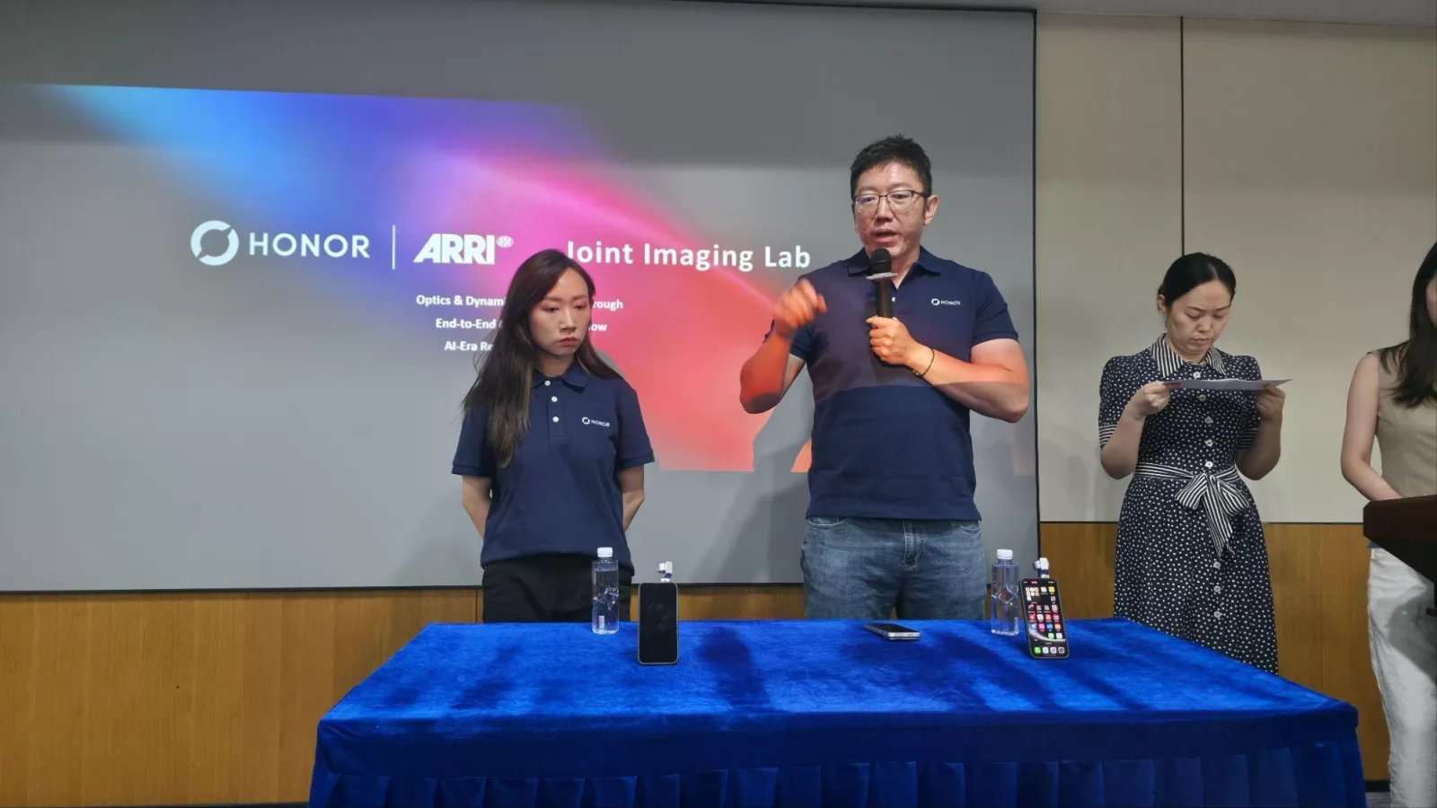 "Vindem ROBOT Phone în pierdere şi facem experimente cu ARRI pentru Magic-uri mai bune!" Interviu cu mai marii HONOR Imaging