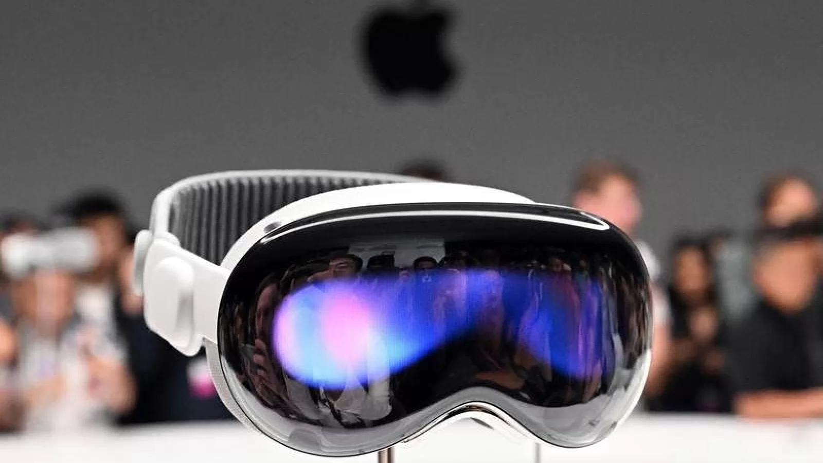 Apple pare să fi ales următorul pariu după Vision Pro: ochelari mai simpli, cu camere și AI