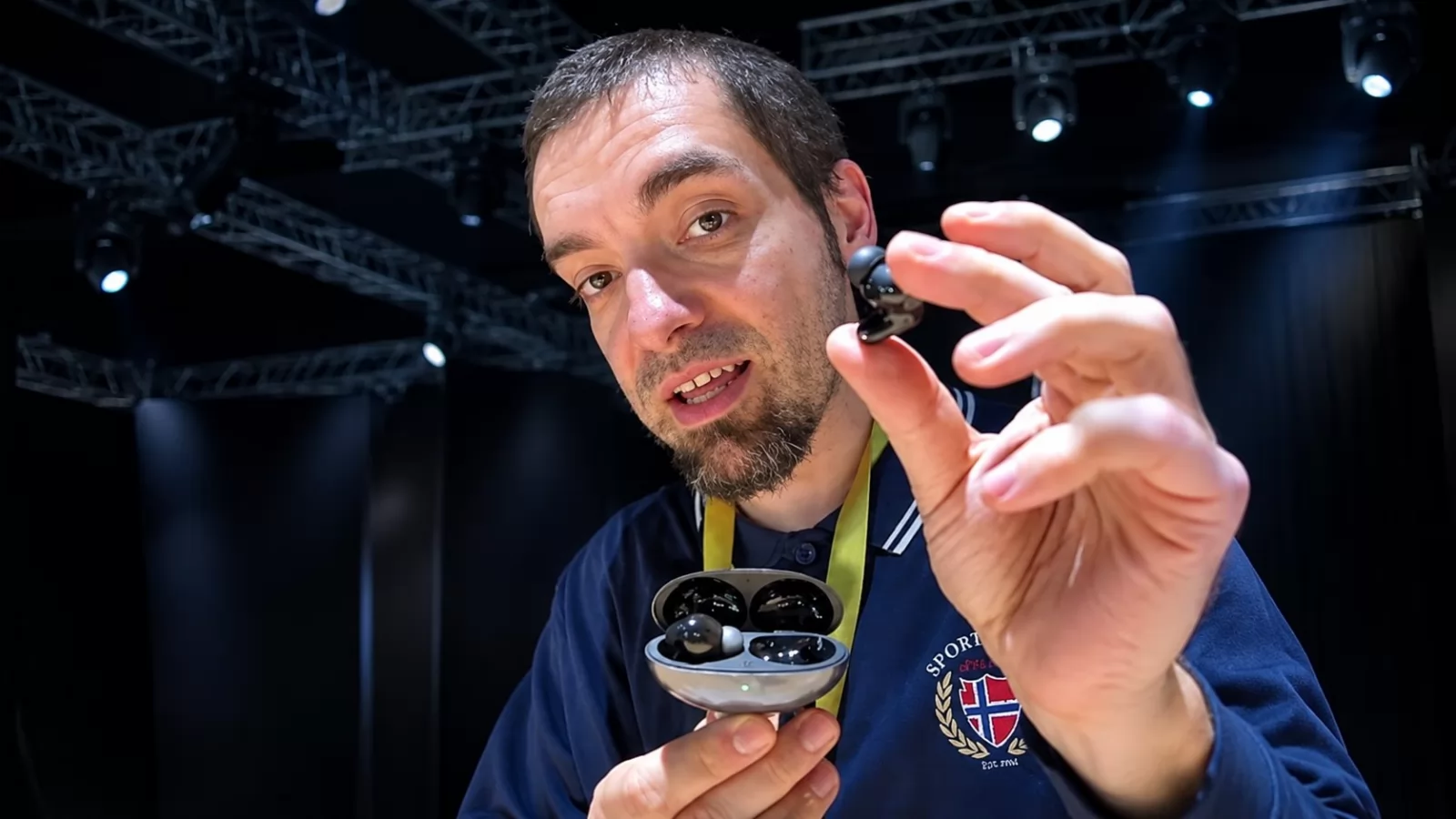 Căștile HUAWEI FreeBuds Neo țintesc și gamerii: LDAC, spatial audio și indicii mai precise în FPS