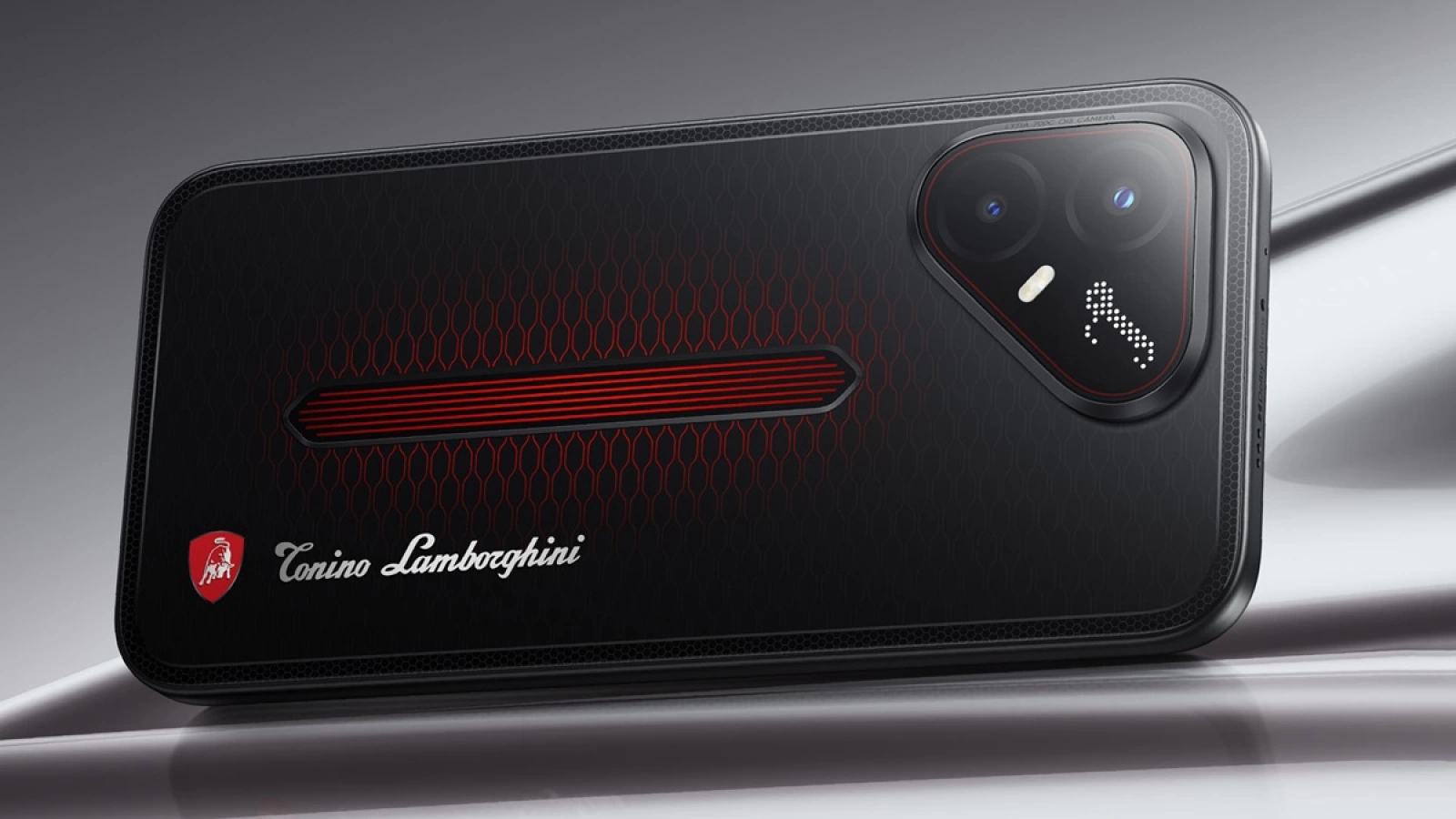 IFA 2026: TECNO POVA 8 Pro primește tratamentul Tonino Lamborghini; 144 Hz, Dimensity 7400 Ultimate și mult roșu pe spate