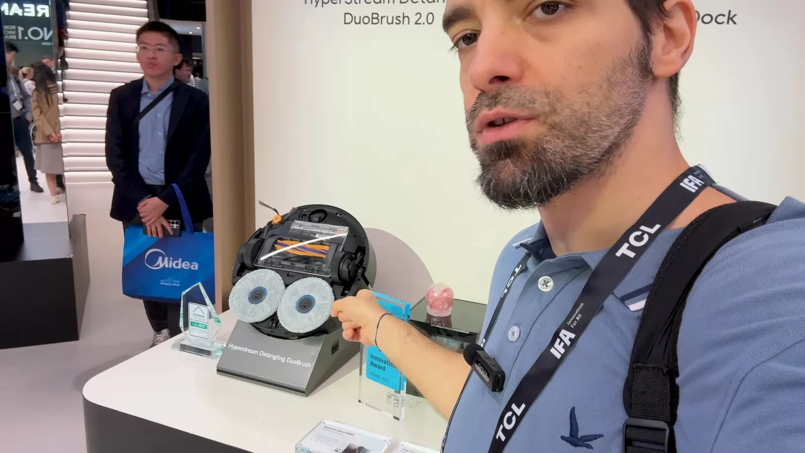 Un aspirator robot care își scoate brațul după praf: Dreame X60 Pro Ultra Complete la IFA 2026
