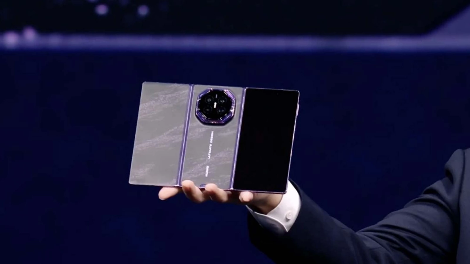 Huawei Mate XT 2 Ultimate Design debutează cu ecran triplu de 10,2 inch, Kirin 9050 Pro și baterie de 5600 mAh