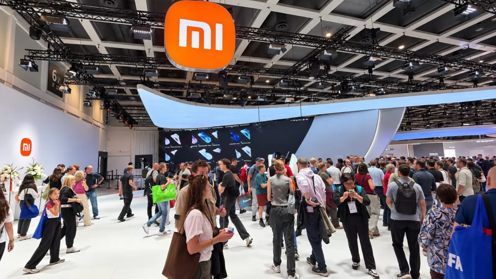 Turul standului Xiaomi la IFA 2026: 3.300 m² de mașini, Mijia, telefoane și smart home