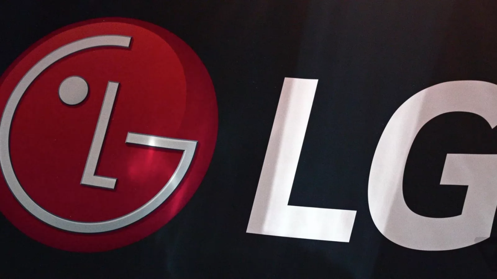 LG răspunde oficial acuzațiilor privind Smart TV-urile: ce se întâmplă cu microfonul, ACR și datele din rețea